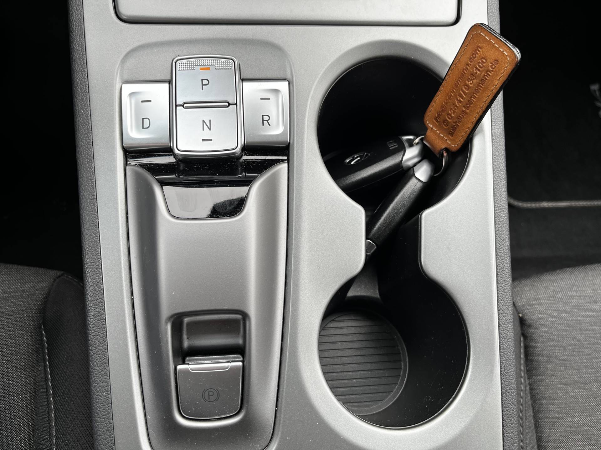 Hyundai KONA EV Comfort 39 kWh Warmtepomp, Navi, lane departure adaptive cruise control, € 2000,- subsidie mogelijk - 20/28
