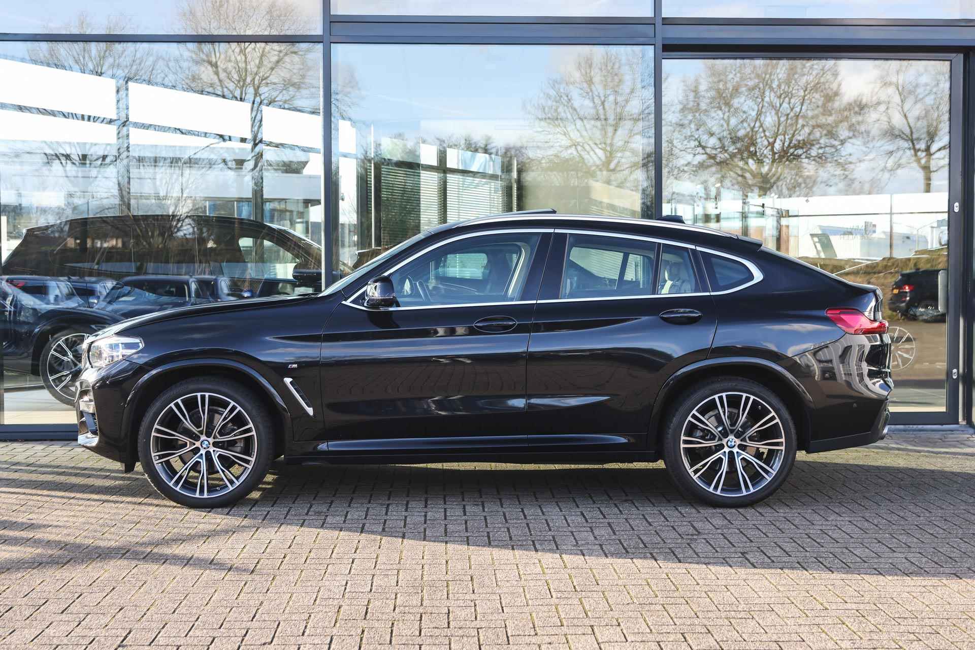 BMW X4 xDrive20i High Executive M Sport Automaat / Panoramadak / Trekhaak / Sportstoelen / Adaptieve LED / Parking Assistant Plus / Head-Up / Adaptief onderstel - 9/41