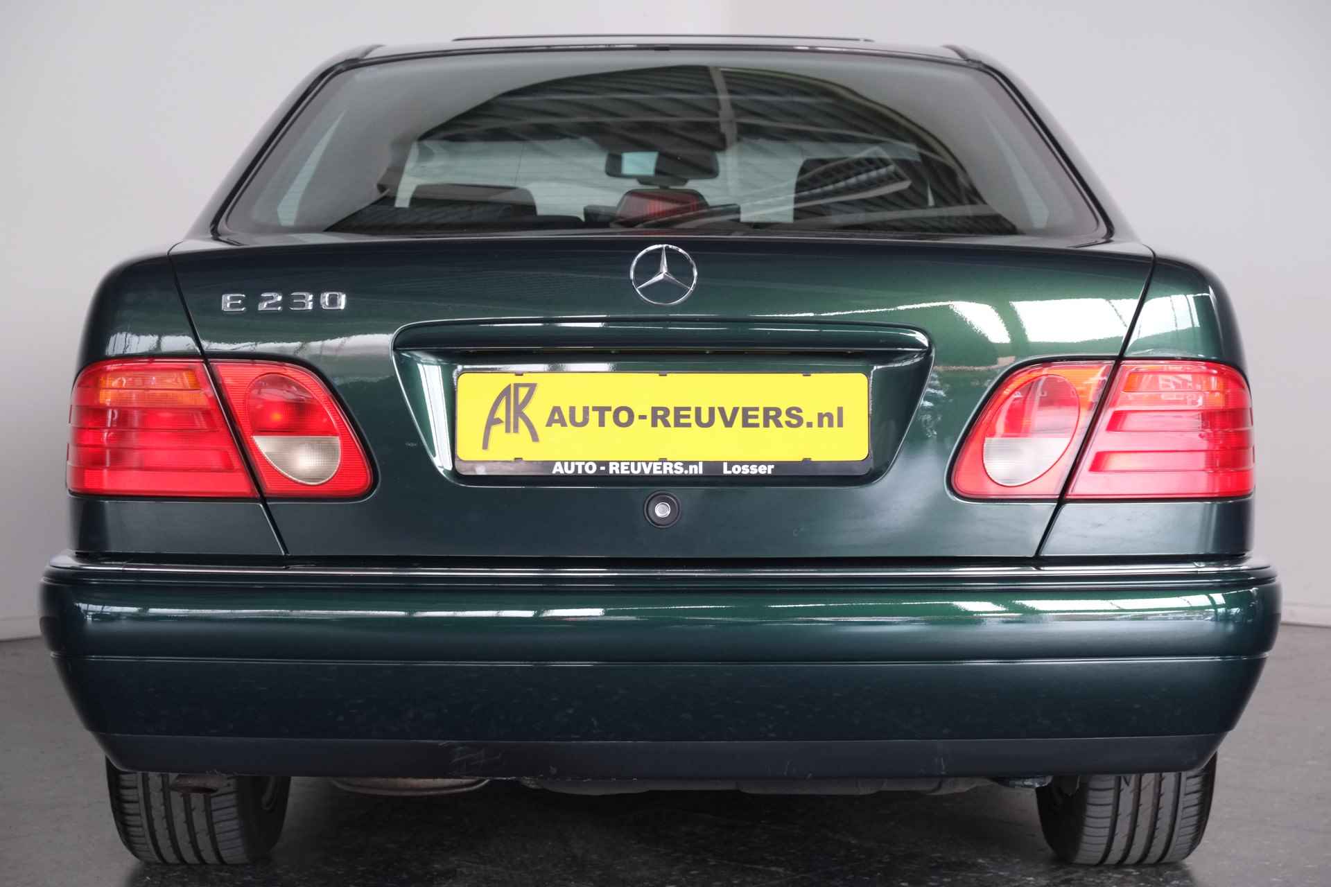 Mercedes-Benz E-Klasse 230 Avantgarde VOOR DE LIEFHEBBER / Airco / Schuifdak - 6/19