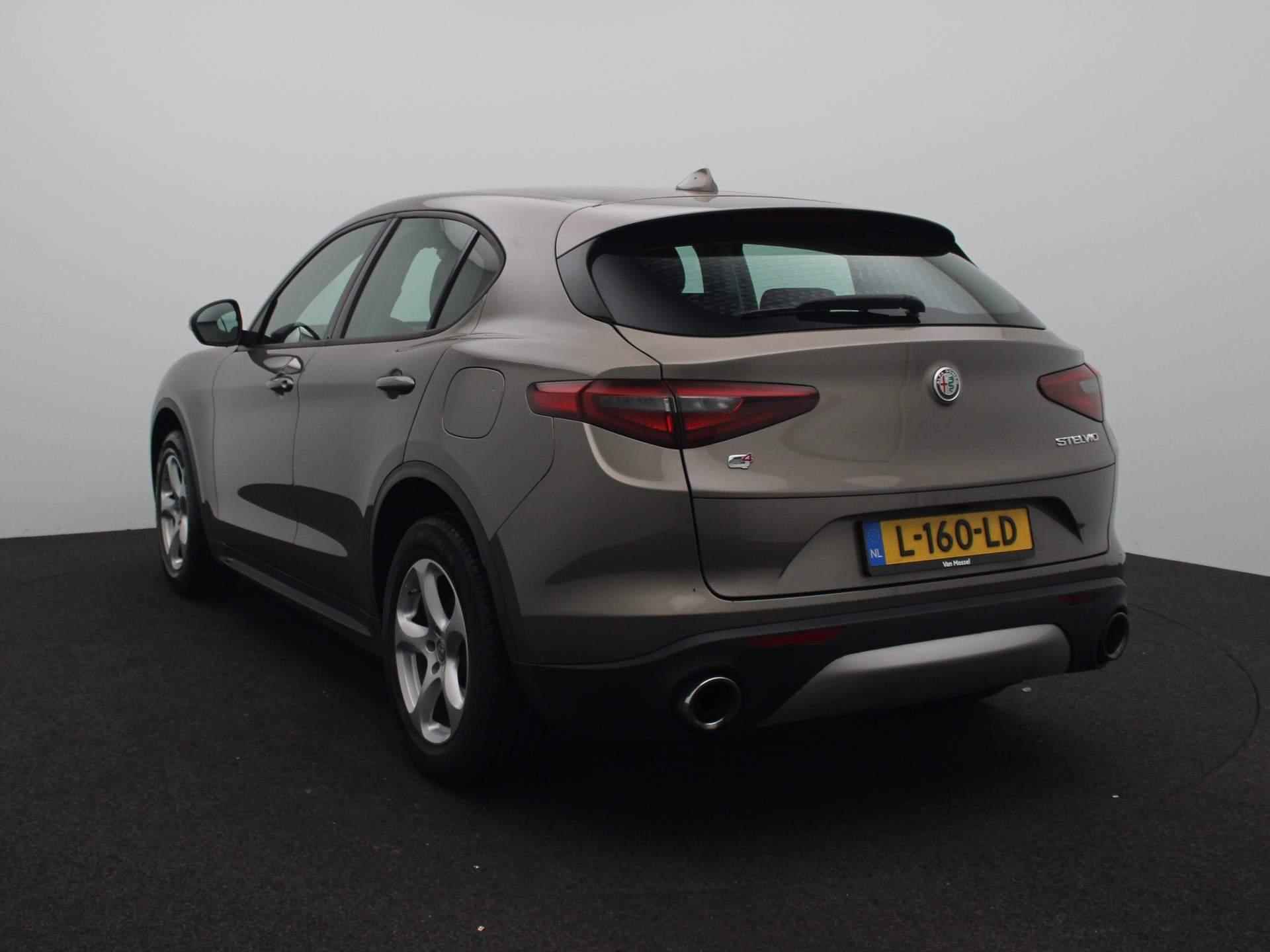 Alfa Romeo Stelvio 2.0 T AWD Super | Camera | Parkeersensoren | Navigatie - 4/27