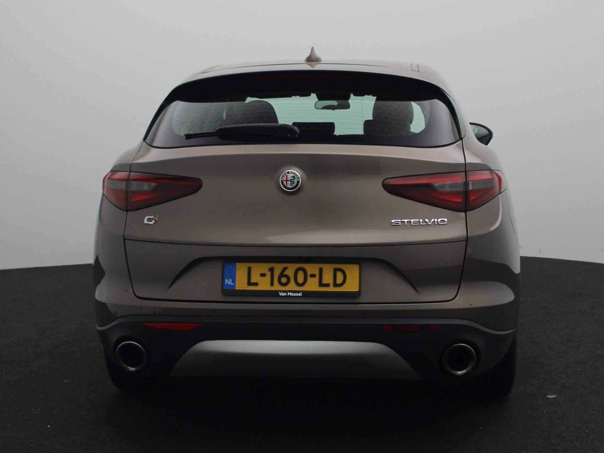 Alfa Romeo Stelvio 2.0 T AWD Super | Camera | Parkeersensoren | Navigatie - 7/27