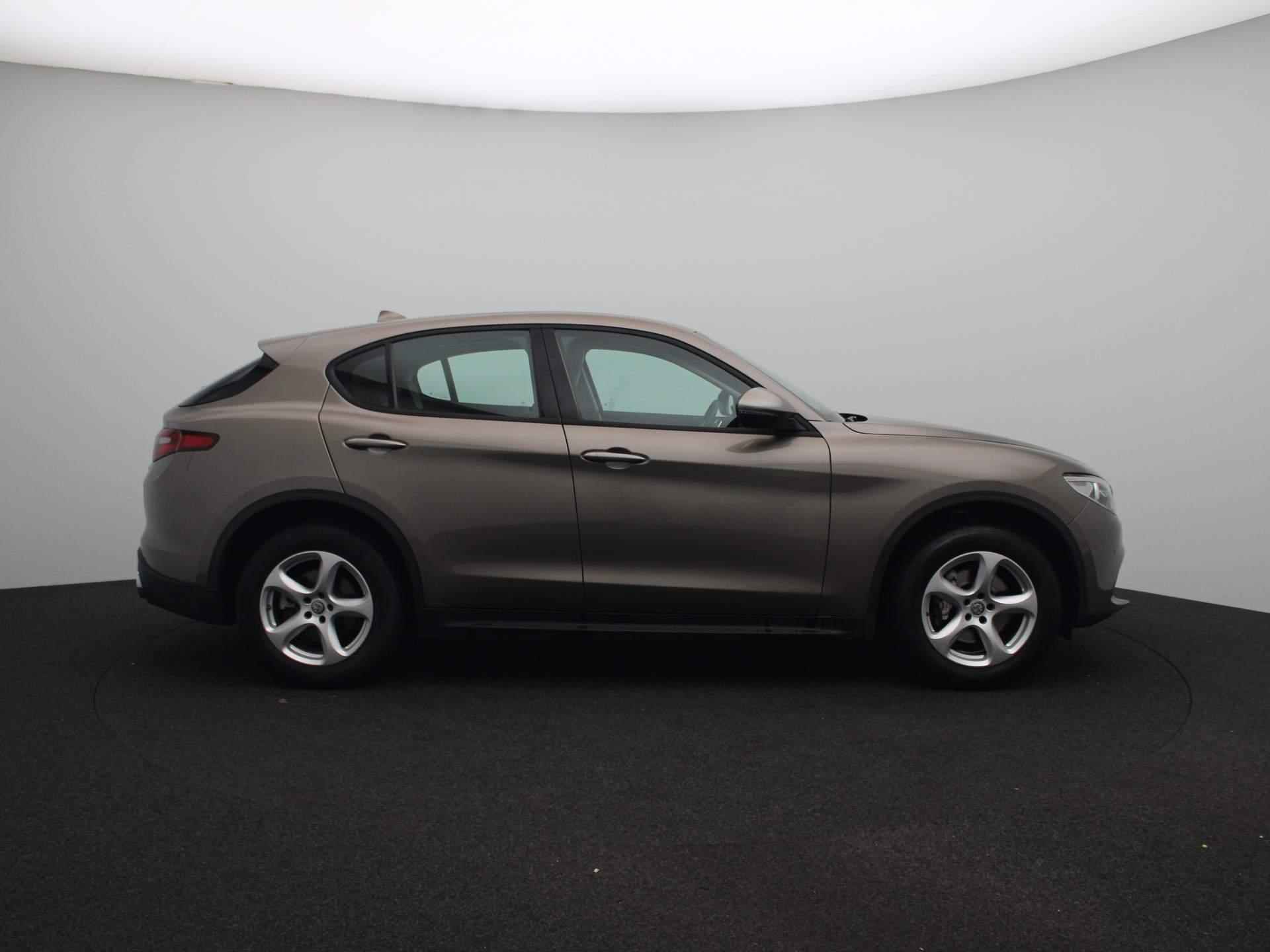 Alfa Romeo Stelvio 2.0 T AWD Super | Camera | Parkeersensoren | Navigatie - 8/27