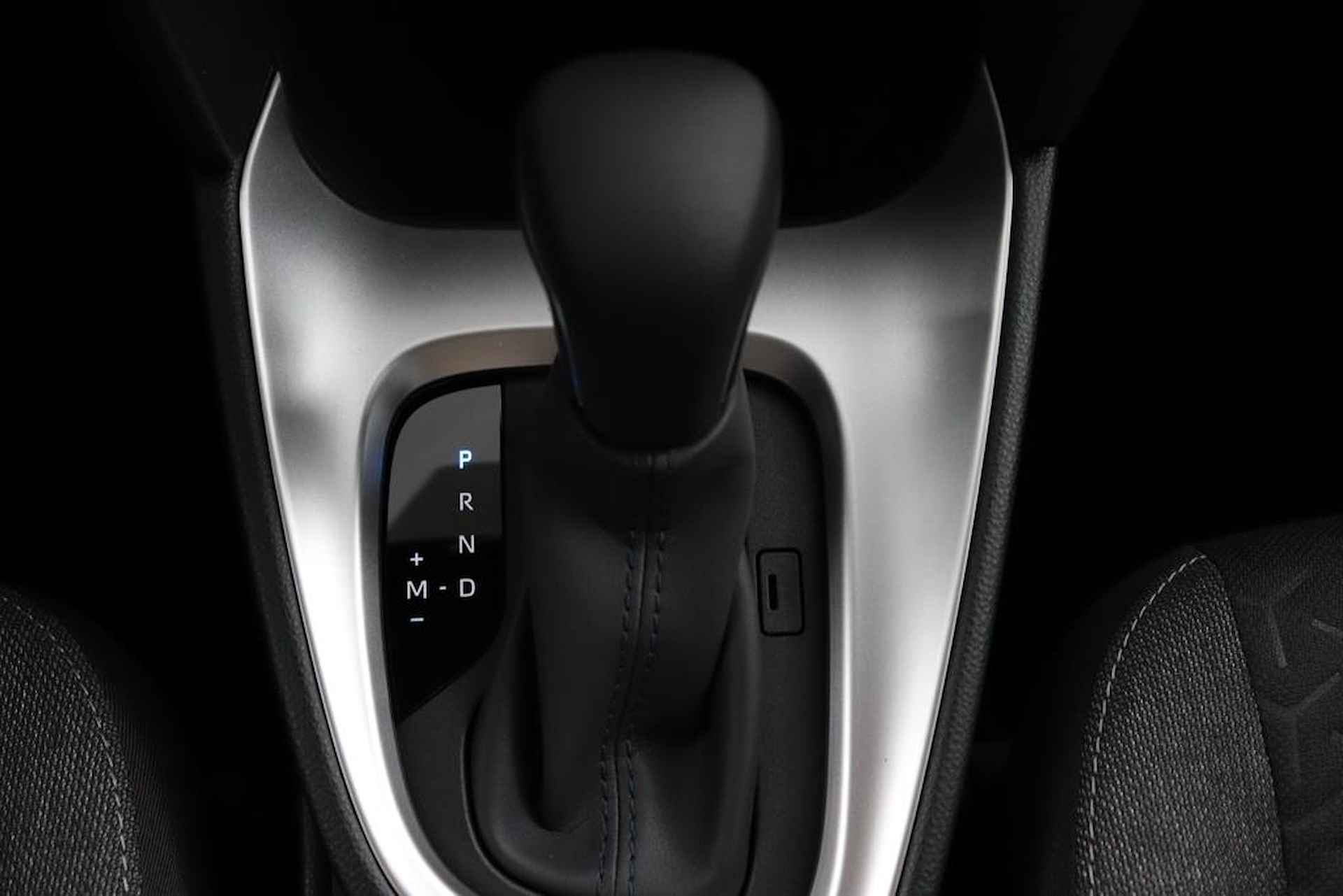 Toyota Yaris Cross 1.5 VVT-I Dynamic Automaat | Zomer Editie | Dakdragerset | Dakdrager | Kunststof Laadvloer Beschermer | 10 Jaar Garantie | - 22/46
