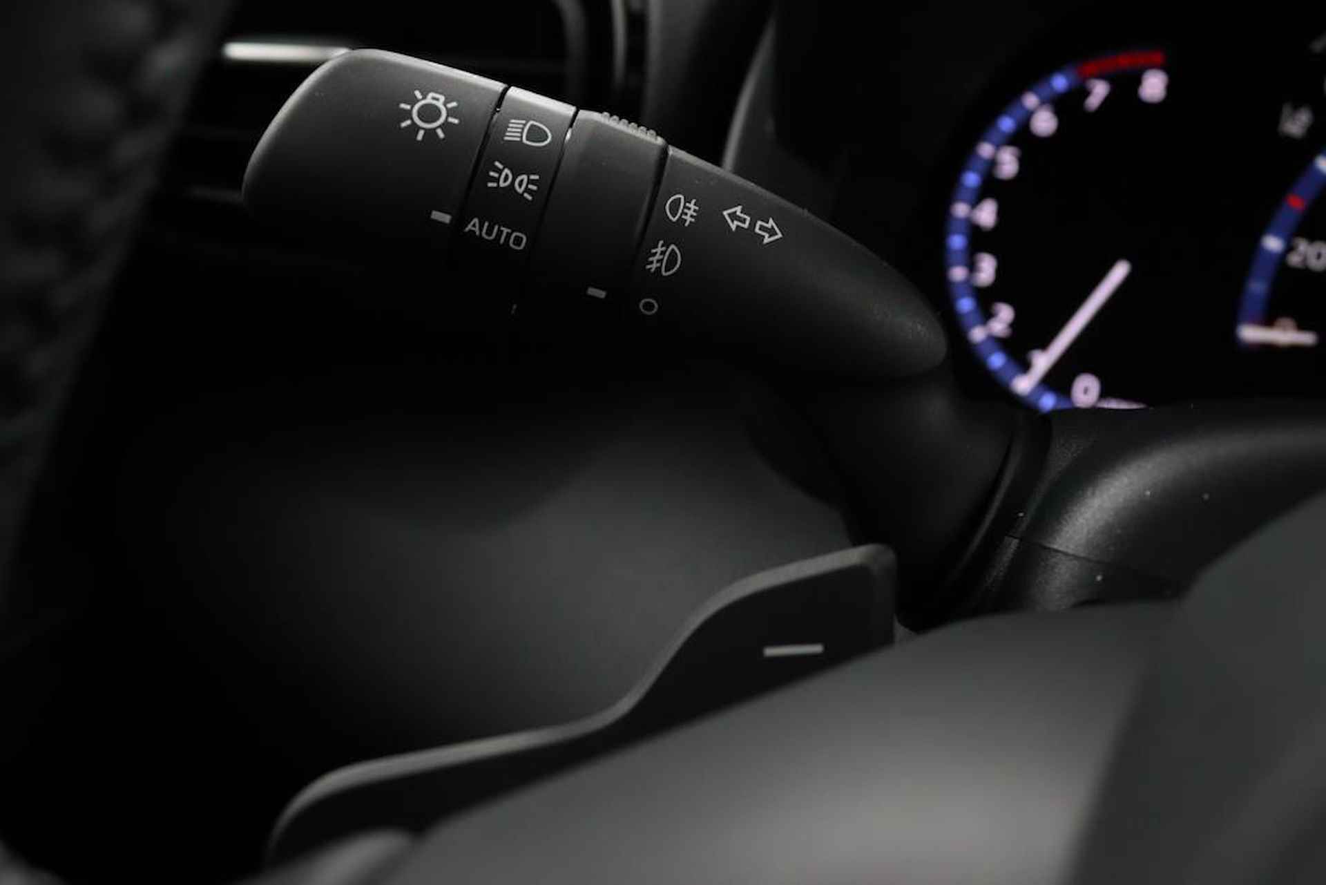 Toyota Yaris Cross 1.5 VVT-I Dynamic Automaat | Zomer Editie | Dakdragerset | Dakdrager | Kunststof Laadvloer Beschermer | 10 Jaar Garantie | - 23/46