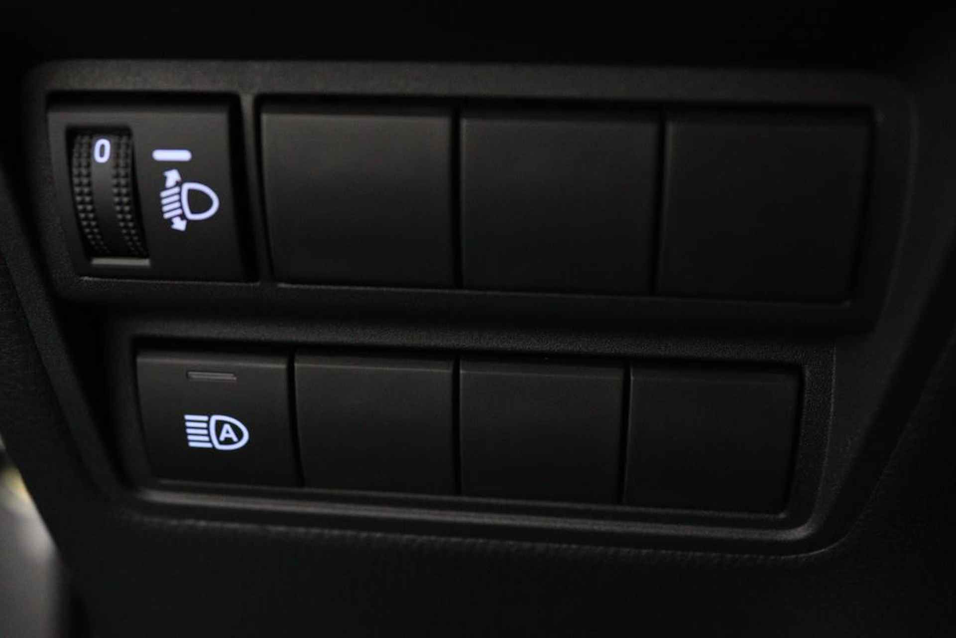 Toyota Yaris Cross 1.5 VVT-I Dynamic Automaat | Zomer Editie | Dakdragerset | Dakdrager | Kunststof Laadvloer Beschermer | 10 Jaar Garantie | - 30/46