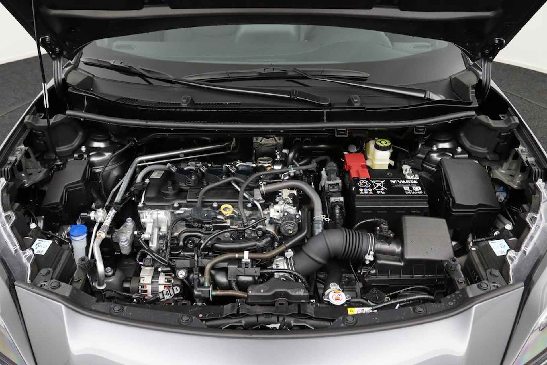 Toyota Yaris Cross 1.5 VVT-I Dynamic Automaat | Zomer Editie | Dakdragerset | Dakdrager | Kunststof Laadvloer Beschermer | 10 Jaar Garantie | - 35/46