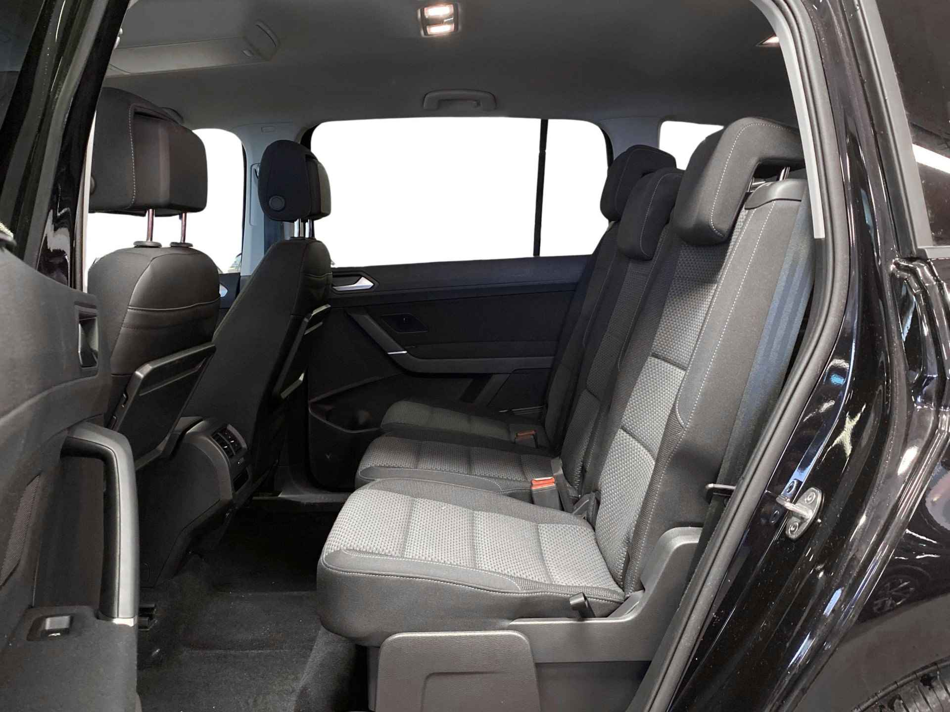 Volkswagen Touran 1.5 150pk TSI Family 7-persoons / Elektrische achterklep / Navigatie / Cruise control adaptief - 9/28
