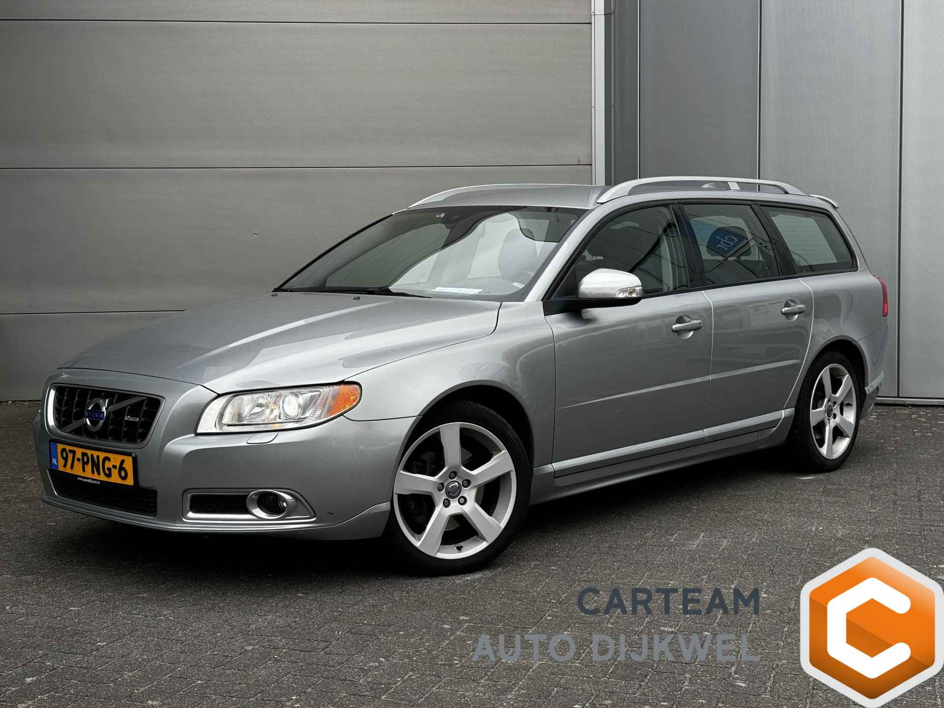 Volvo V70 2.0T R-Edition - 1/31