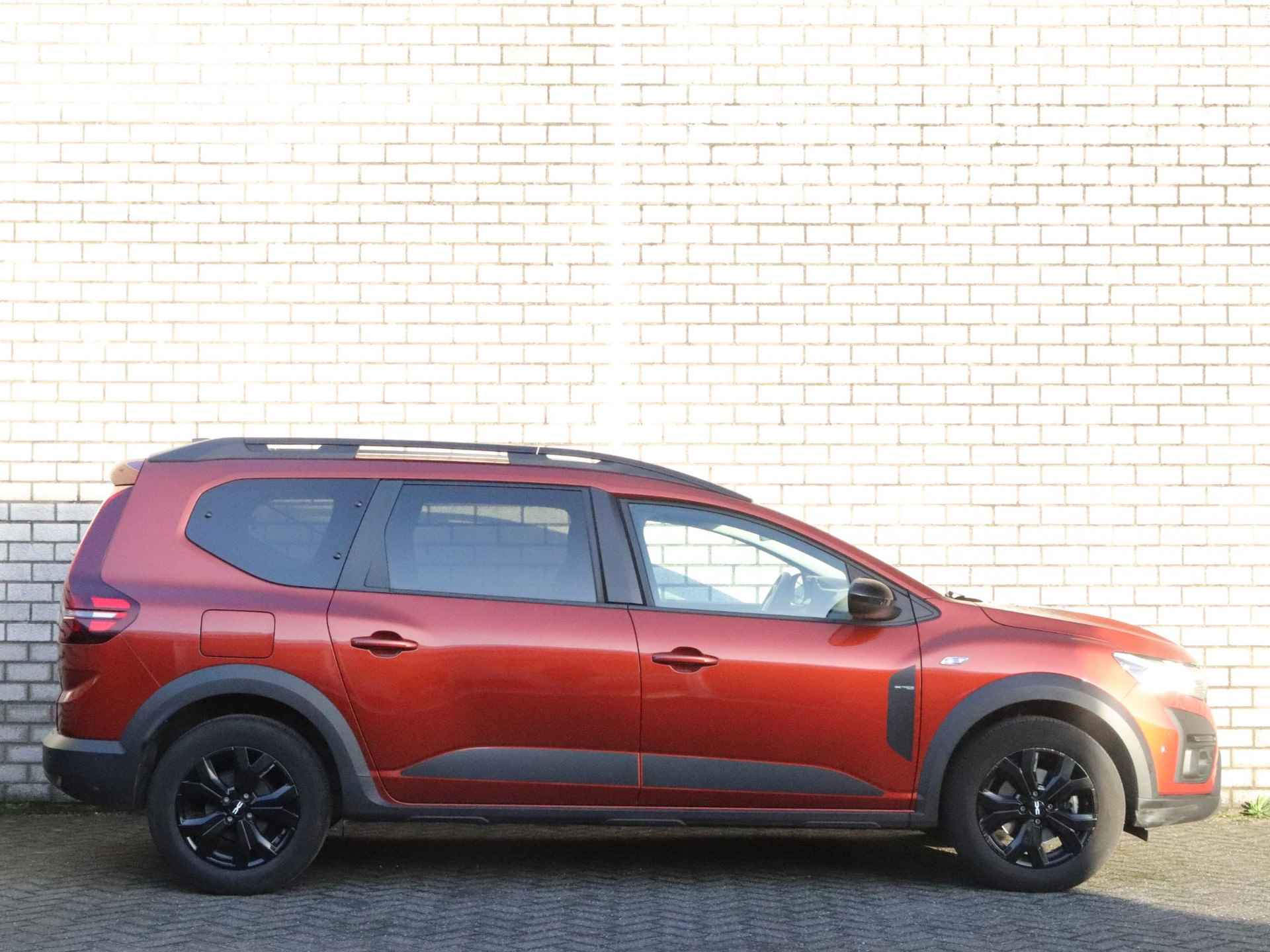 Dacia Jogger 1.0 TCe 100 ECO-G Extreme | 7-persoons | Navigatie | Achteruitrijcamera | Stoelverwarming - 17/33