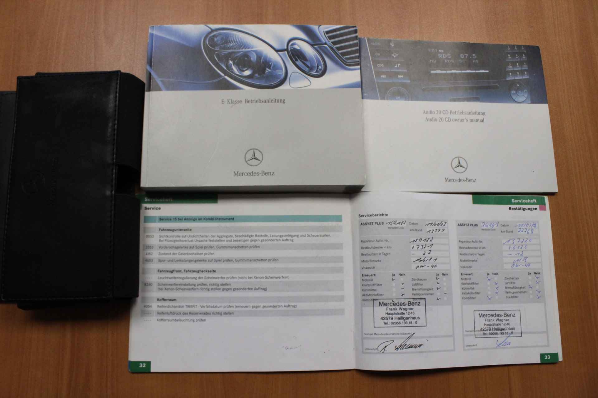 Mercedes-Benz E-Klasse E-KLASSE 240 AUTOMAAT / UNIEKE YOUNGTIMER!! / Hemelvaartsdag 9 Mei gesloten ! - 23/28