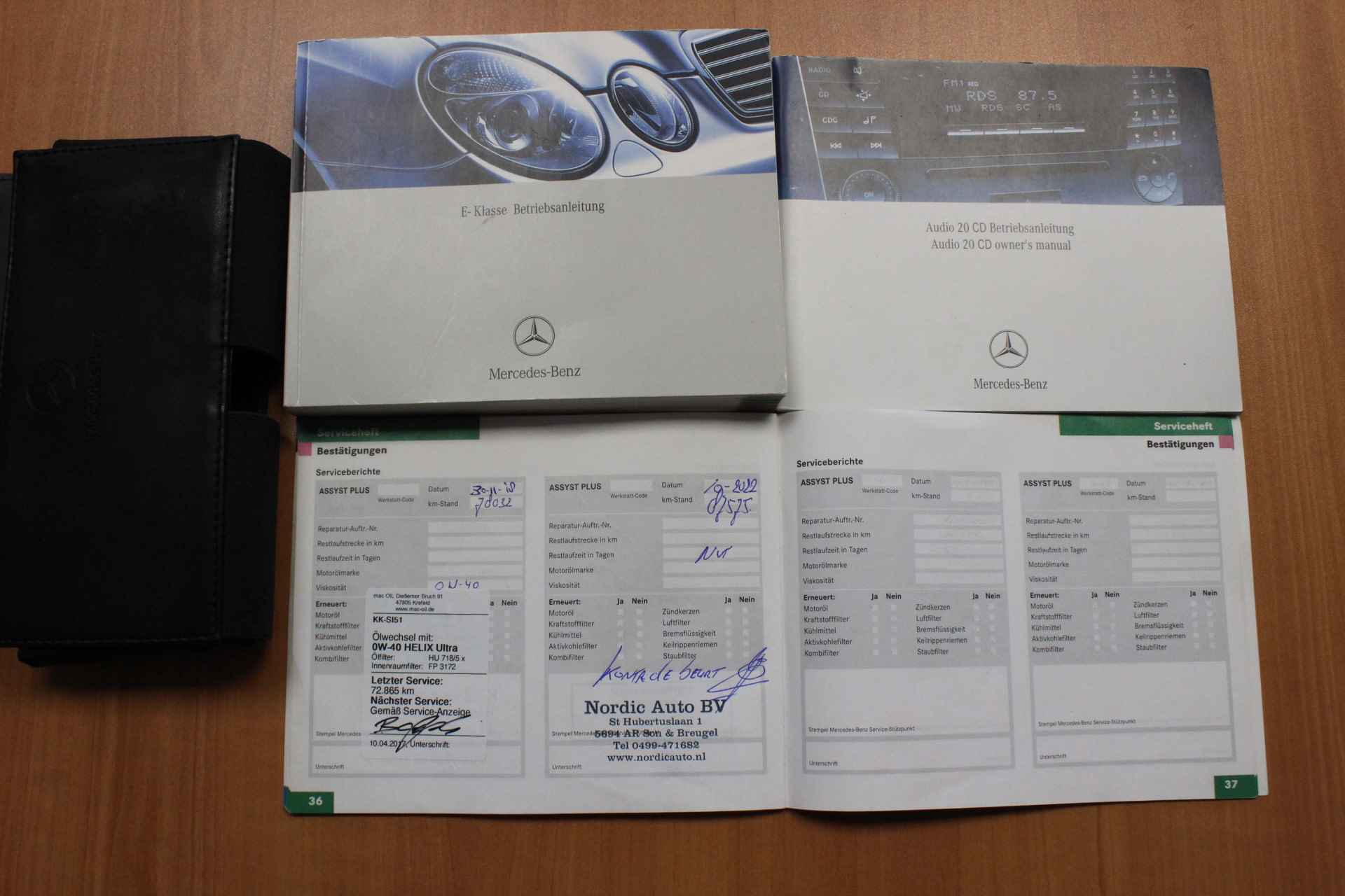 Mercedes-Benz E-Klasse E-KLASSE 240 AUTOMAAT / UNIEKE YOUNGTIMER!! / MAANDAG 2de PINKSTERDAG GESLOTEN - 25/28