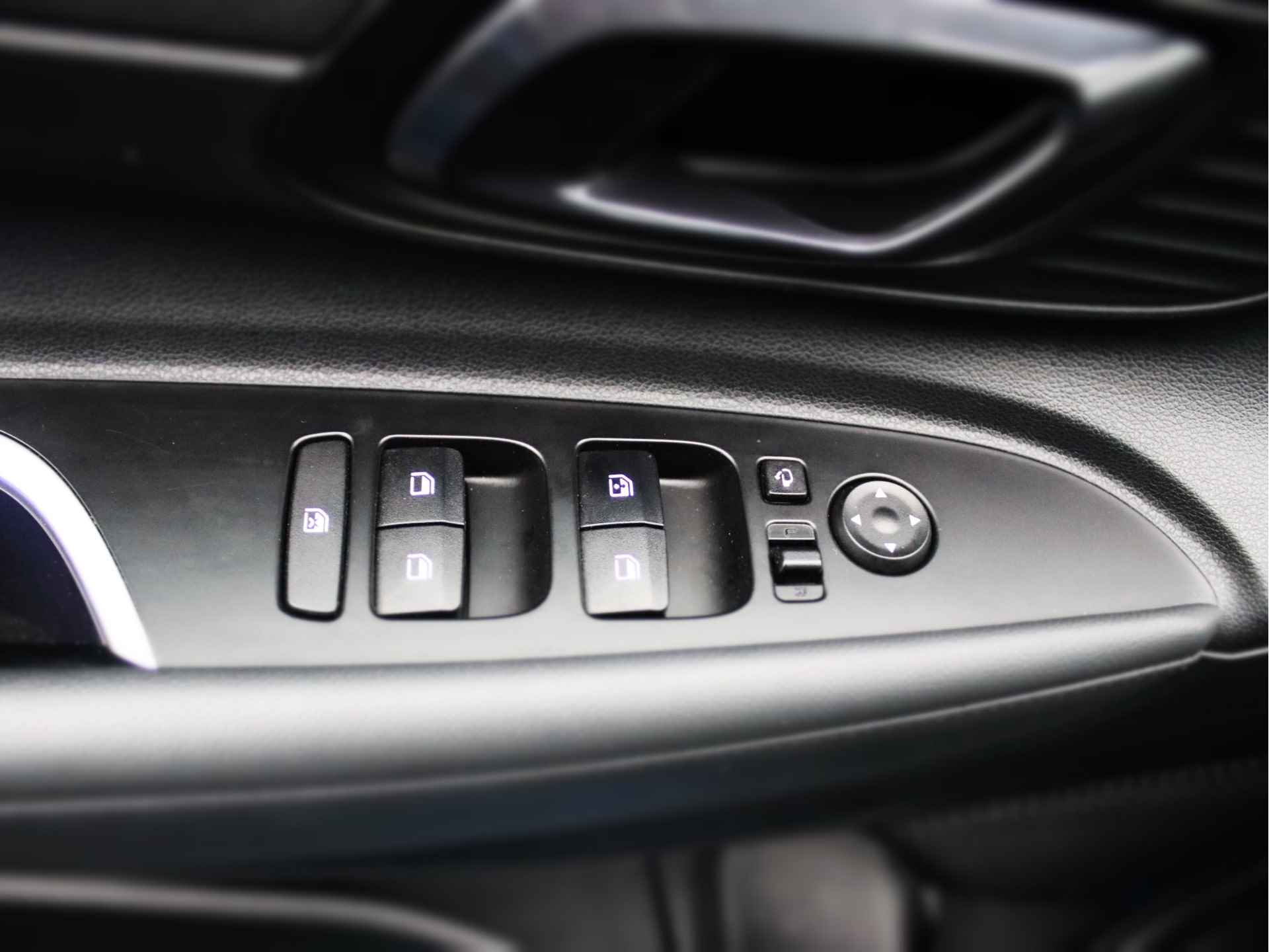 Hyundai i20 1.0 T-GDI Premium Automaat | Parkeercamera | Stoelverwarming | BOSE Audio | Navigatie | Rijklaarprijs! - 29/33