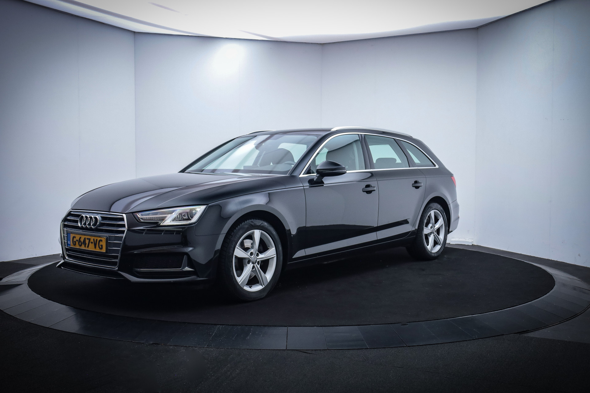 Audi A4 Avant 40(2.0)TFSI S-Tr. DESIGN LINE PLUS VIRTUAL/CARPLAY/FULL LED/ELEK TREKHAAK/NAVI/STOELVERW./CRUISE/LMV