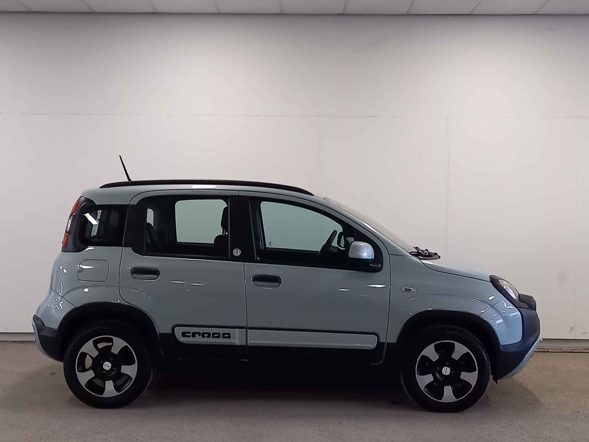 Fiat Panda 1.0 Hybrid Launch Edition Stoere uitvoering met lage km stand! - 12/17