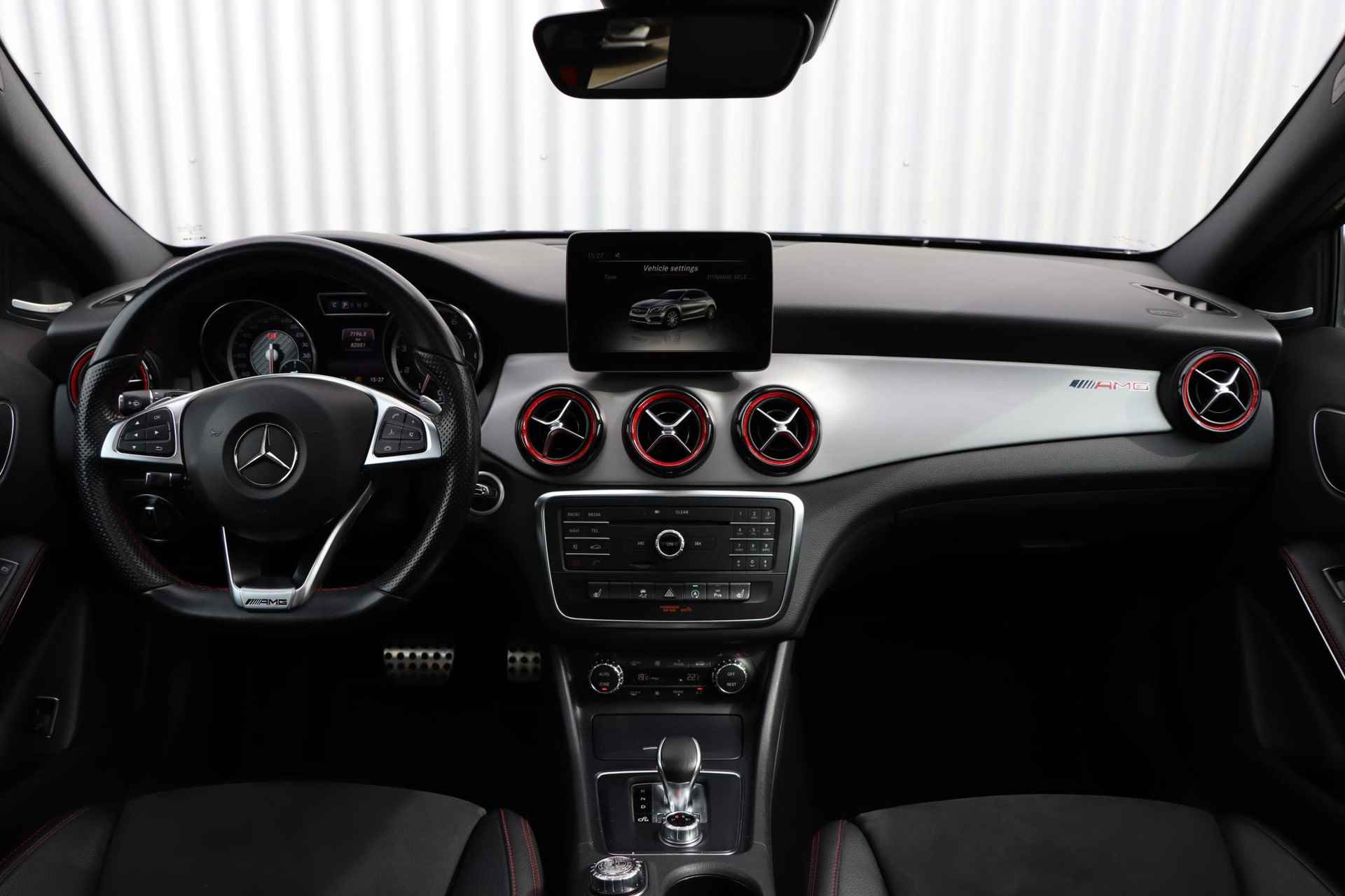 Mercedes-Benz GLA-klasse AMG 45 4MATIC | Panorama dak | Achteruitrijcamera | elektrische bestuurdersstoel | LED koplampen | elektronische achterklep | - 14/38