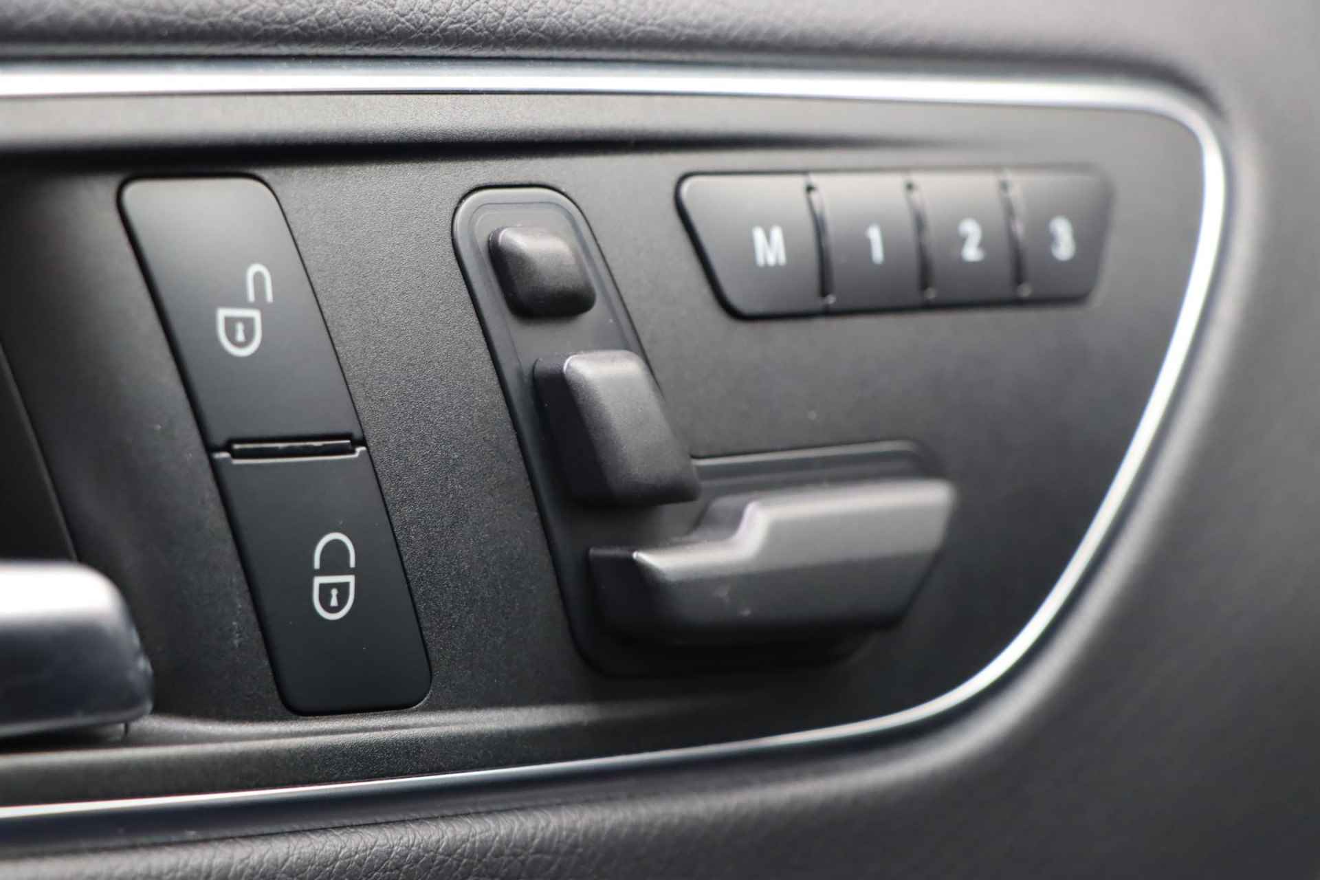 Mercedes-Benz GLA-klasse AMG 45 4MATIC | Panorama dak | Achteruitrijcamera | elektrische bestuurdersstoel | LED koplampen | elektronische achterklep | - 16/38