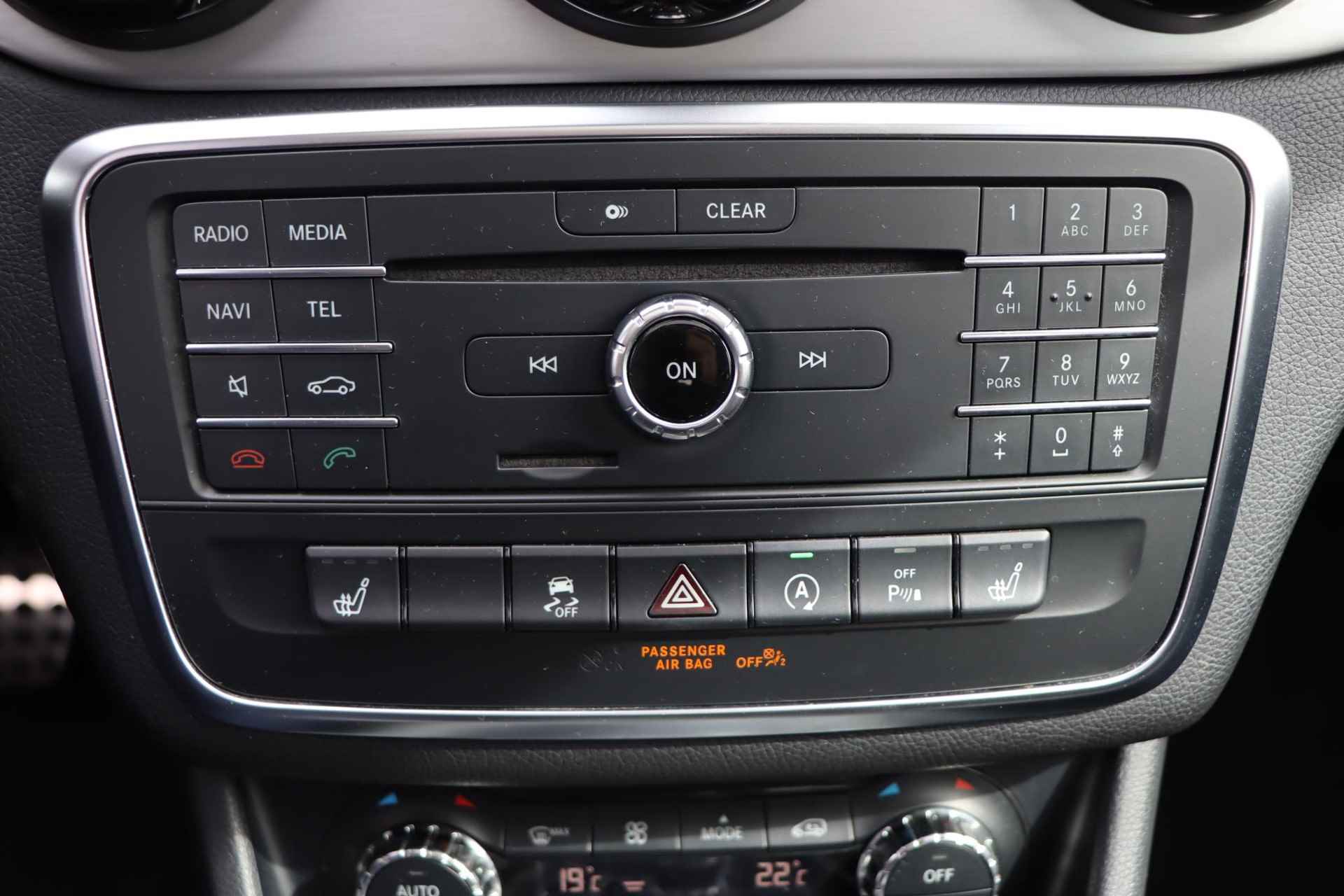 Mercedes-Benz GLA-klasse AMG 45 4MATIC | Panorama dak | Achteruitrijcamera | elektrische bestuurdersstoel | LED koplampen | elektronische achterklep | - 22/38