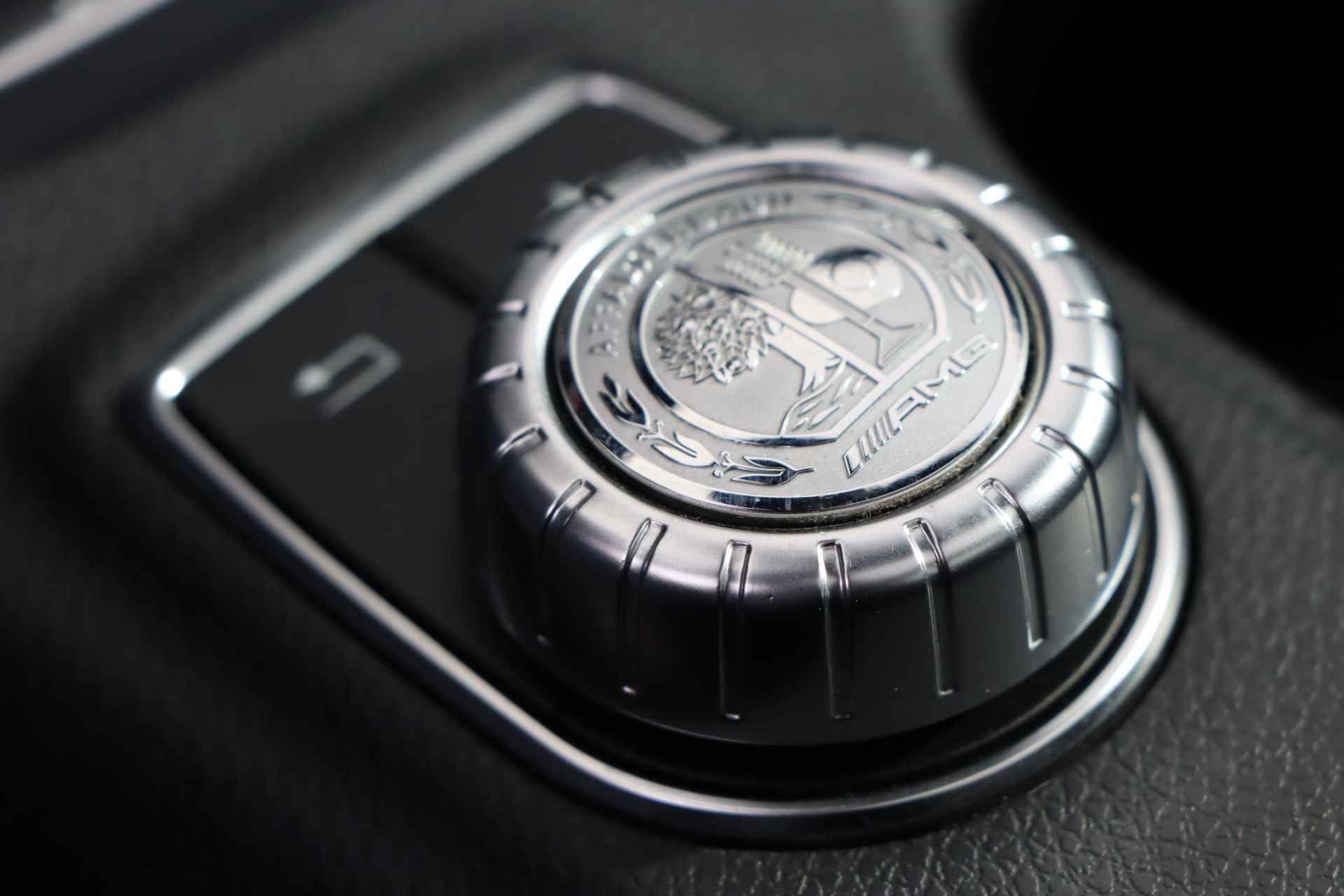 Mercedes-Benz GLA-klasse AMG 45 4MATIC | Panorama dak | Achteruitrijcamera | elektrische bestuurdersstoel | LED koplampen | elektronische achterklep | - 25/38