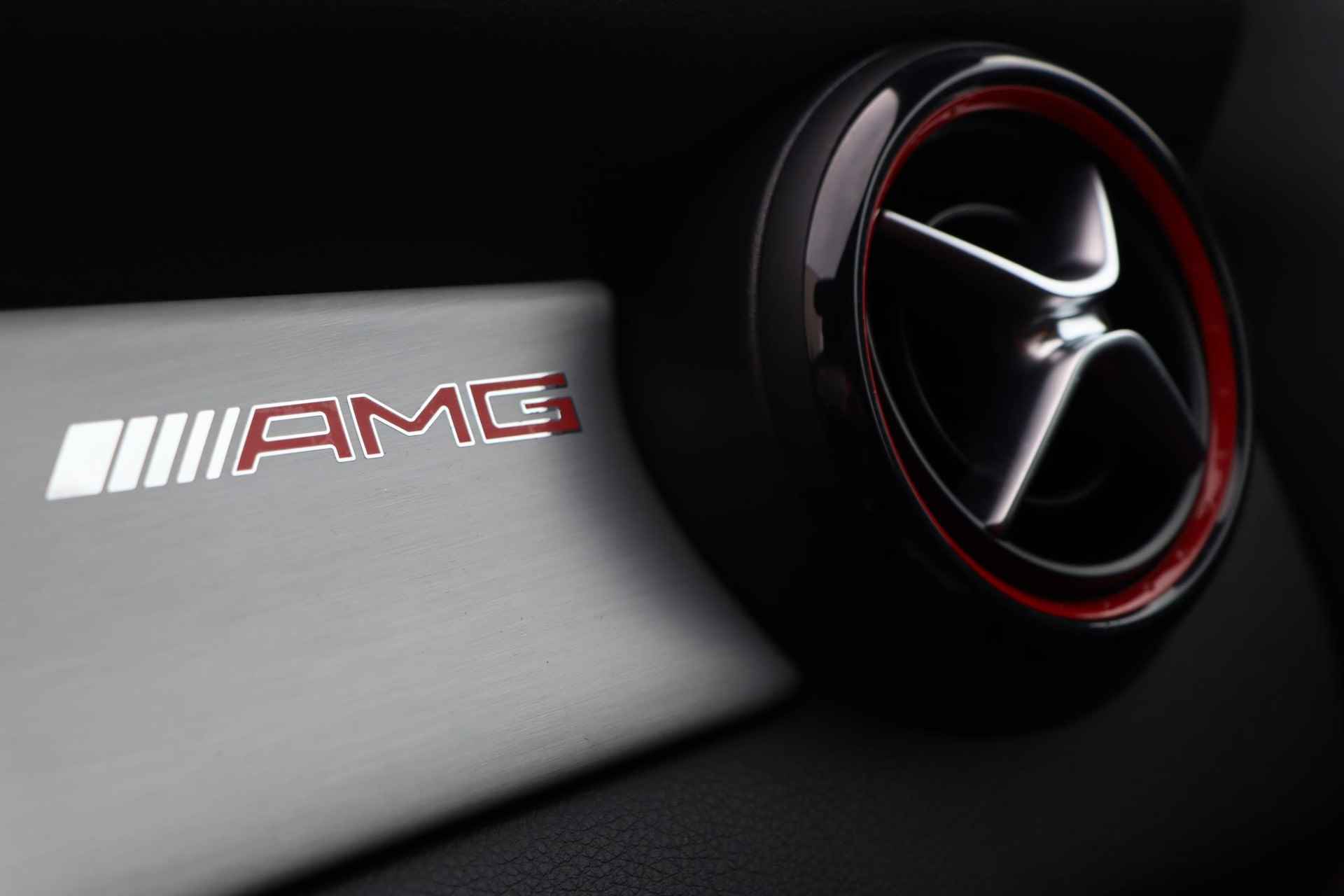 Mercedes-Benz GLA-klasse AMG 45 4MATIC | Panorama dak | Achteruitrijcamera | elektrische bestuurdersstoel | LED koplampen | elektronische achterklep | - 34/38