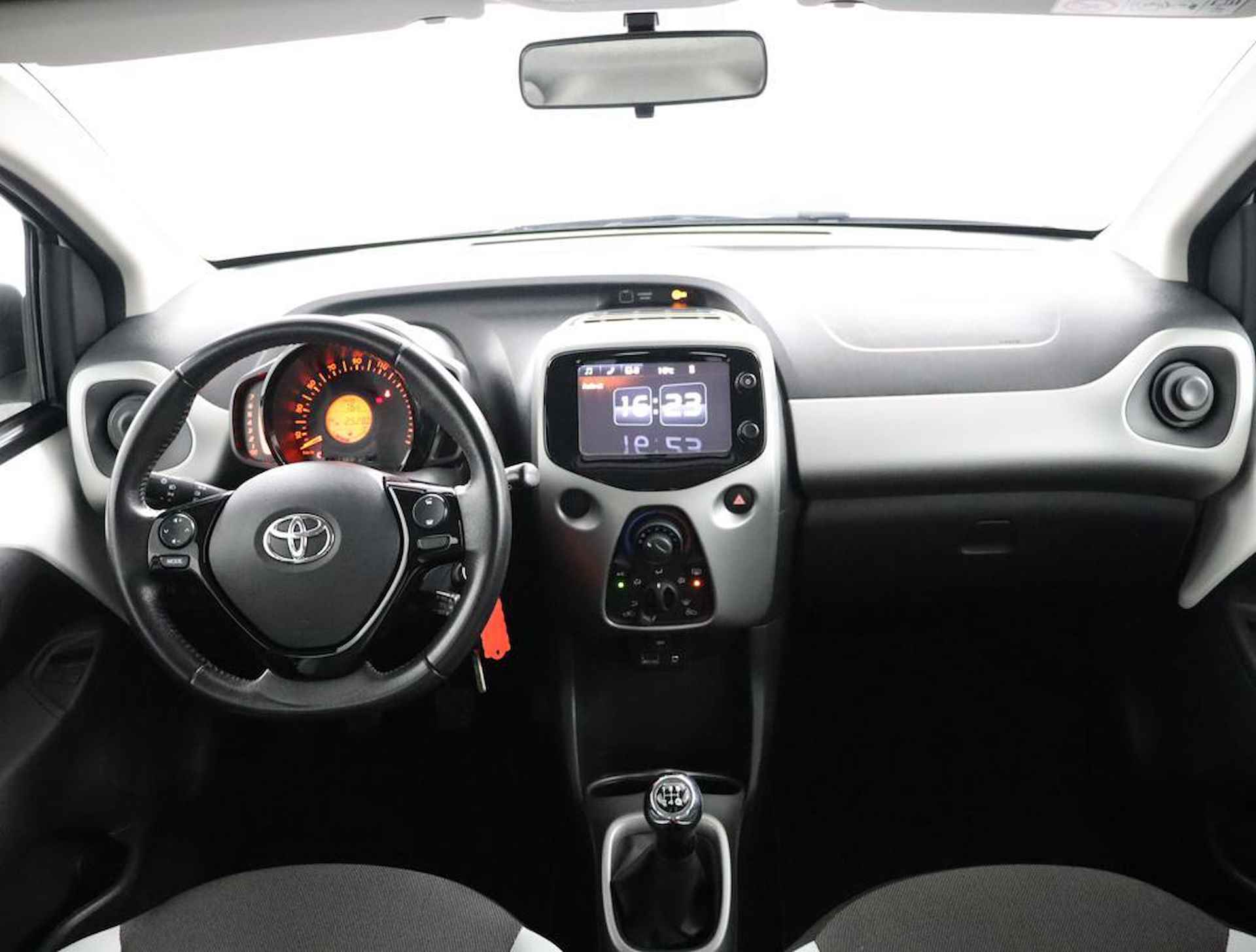 Toyota Aygo 1.0 VVT-i x-play | Airco | Bluetooth | Parkeerhulp camera | - 4/49