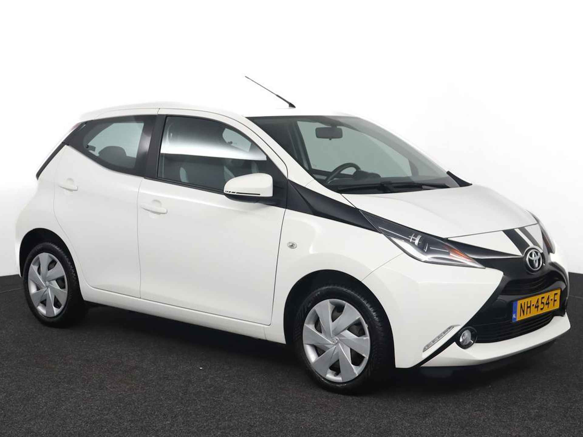 Toyota Aygo 1.0 VVT-i x-play | Airco | Bluetooth | Parkeerhulp camera | - 14/49