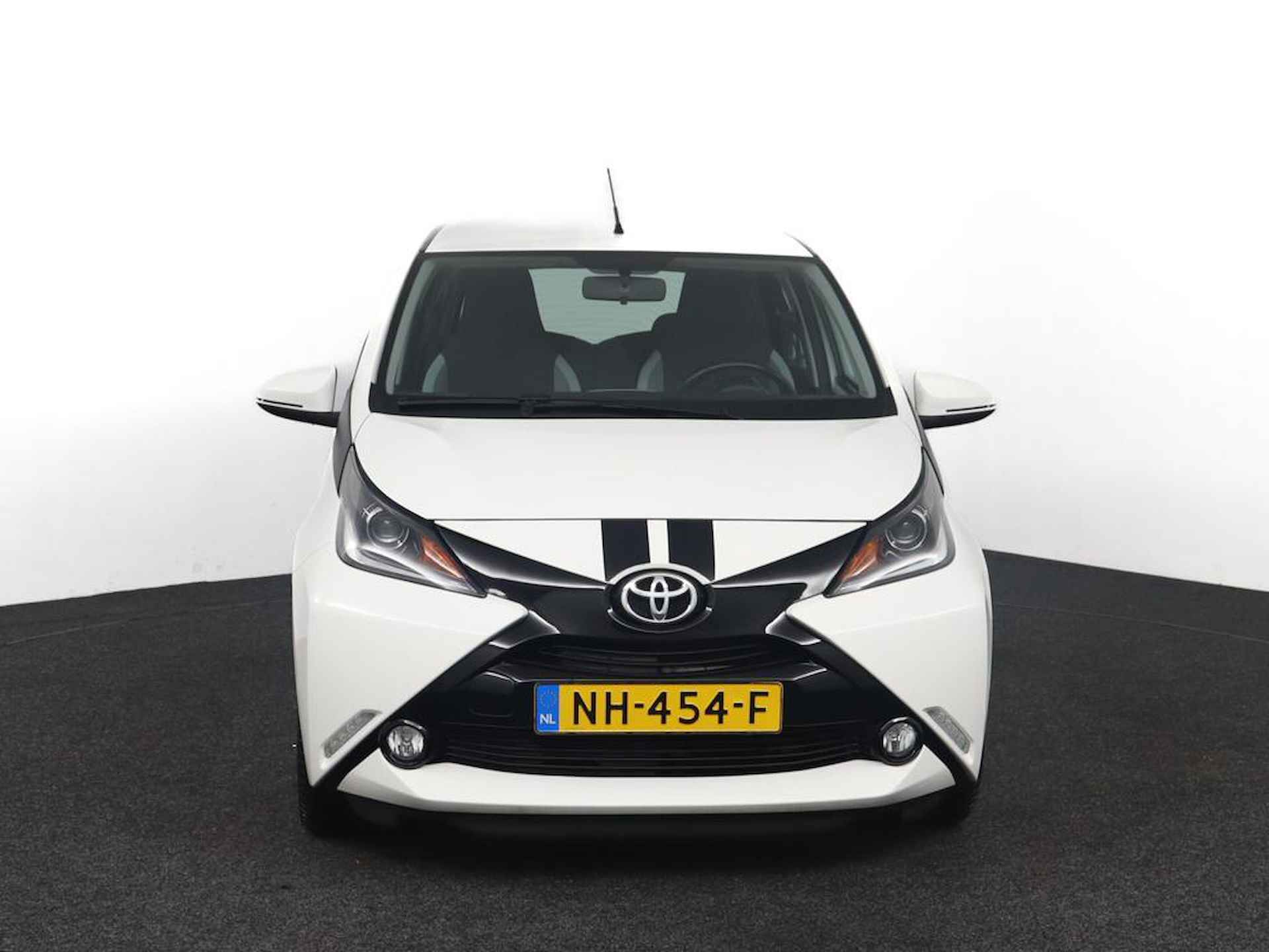 Toyota Aygo 1.0 VVT-i x-play | Airco | Bluetooth | Parkeerhulp camera | - 16/49