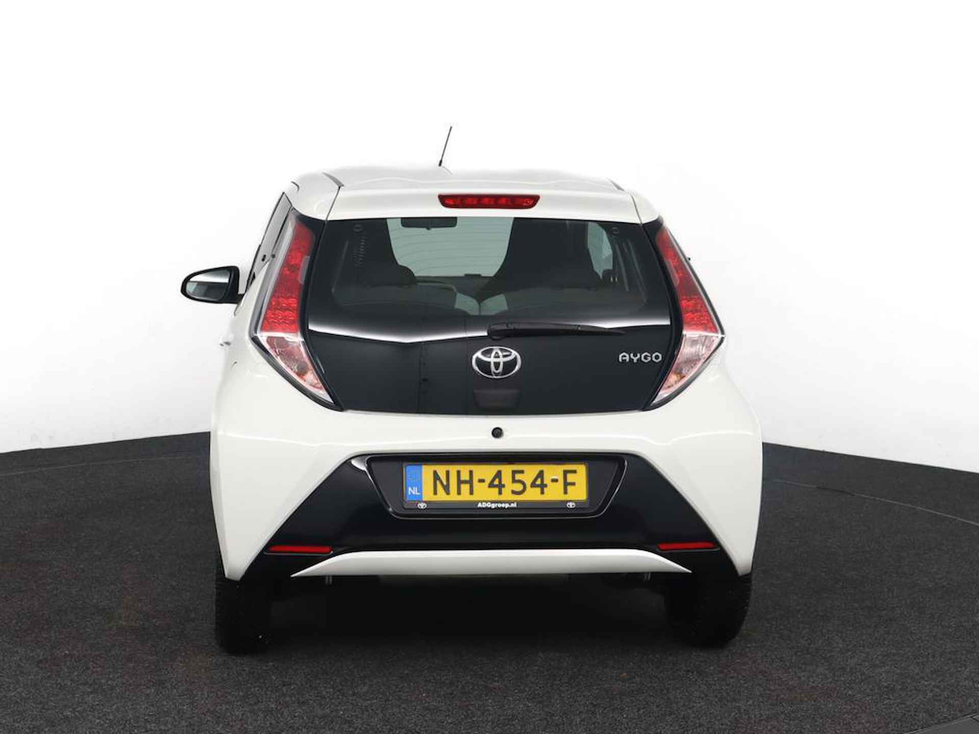 Toyota Aygo 1.0 VVT-i x-play | Airco | Bluetooth | Parkeerhulp camera | - 33/49