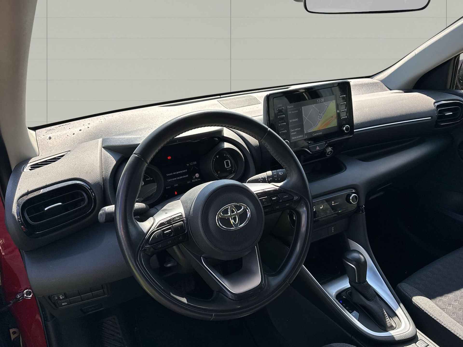 Toyota Yaris 1.5 Hybrid First Edition - 10/17
