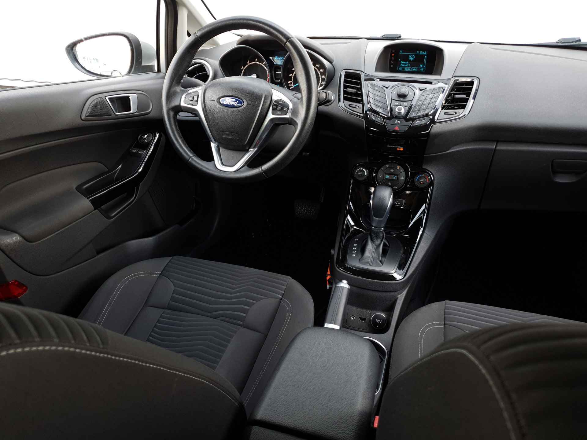 Ford Fiesta 1.6 Titanium | Distributieriem vervangen! | Airco | Verw. Voorruit | Parkeersensoren | Cruise Control - 9/33
