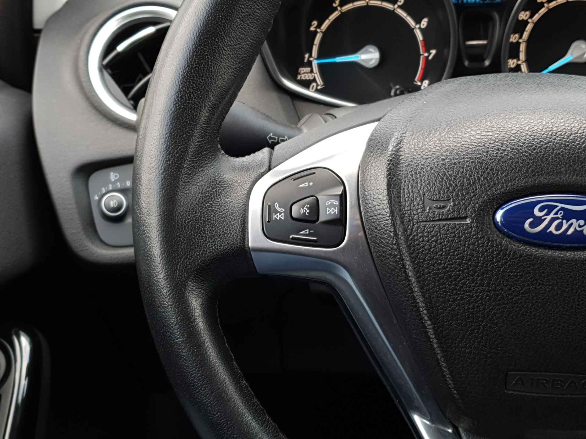 Ford Fiesta 1.6 Titanium | Distributieriem vervangen! | Airco | Verw. Voorruit | Parkeersensoren | Cruise Control - 13/33