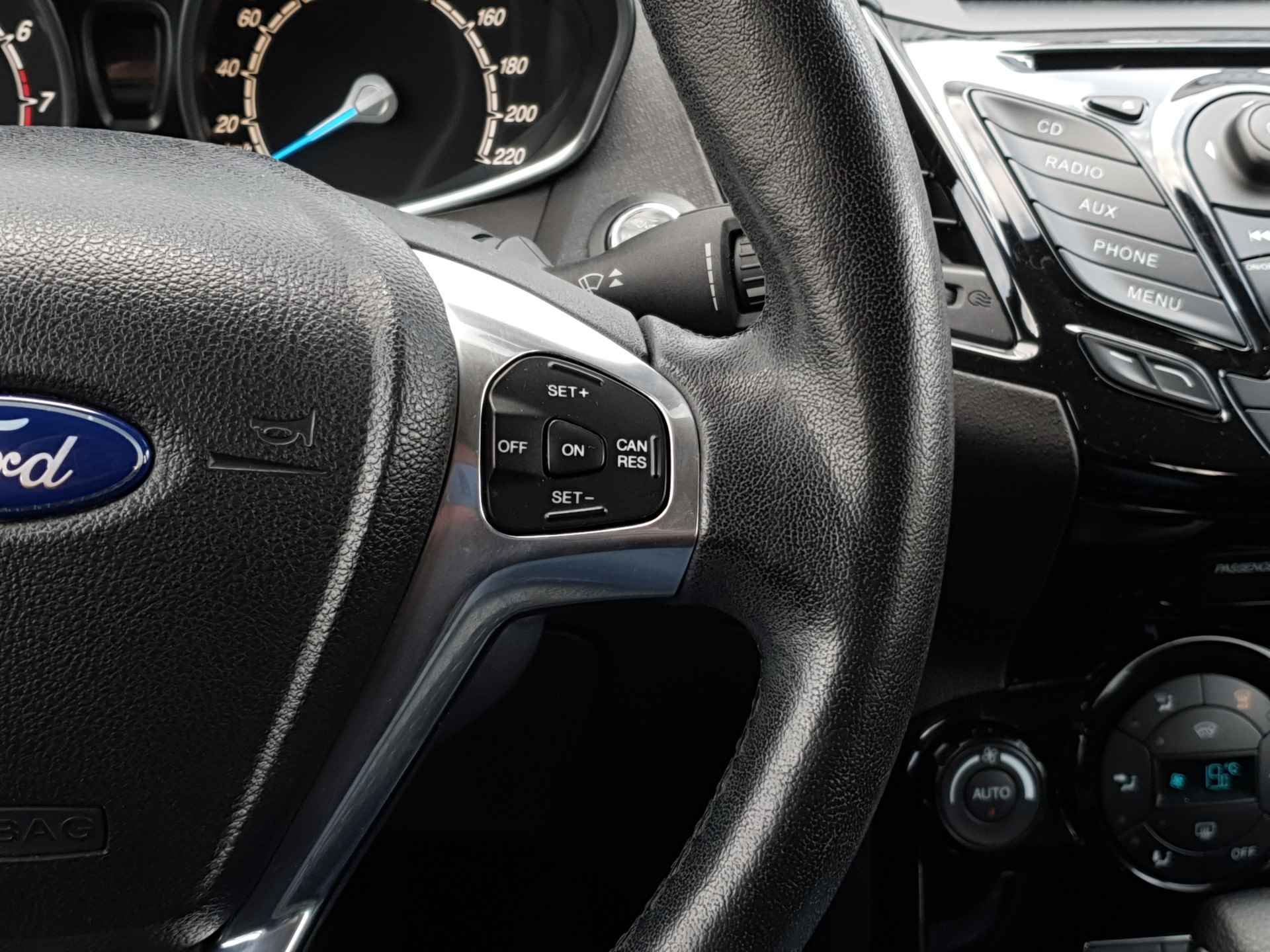 Ford Fiesta 1.6 Titanium | Distributieriem vervangen! | Airco | Verw. Voorruit | Parkeersensoren | Cruise Control - 14/33