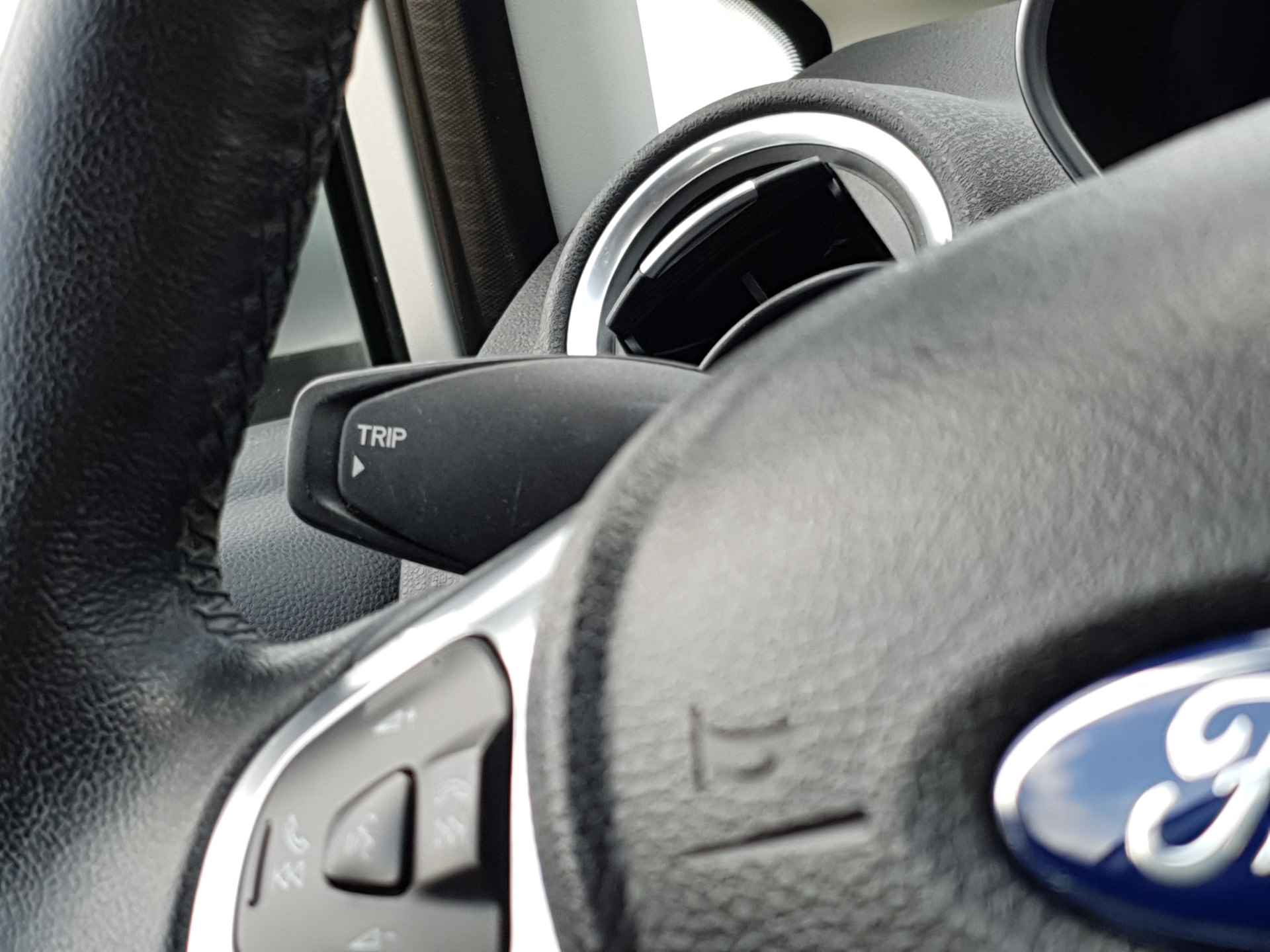 Ford Fiesta 1.6 Titanium | Distributieriem vervangen! | Airco | Verw. Voorruit | Parkeersensoren | Cruise Control - 16/33