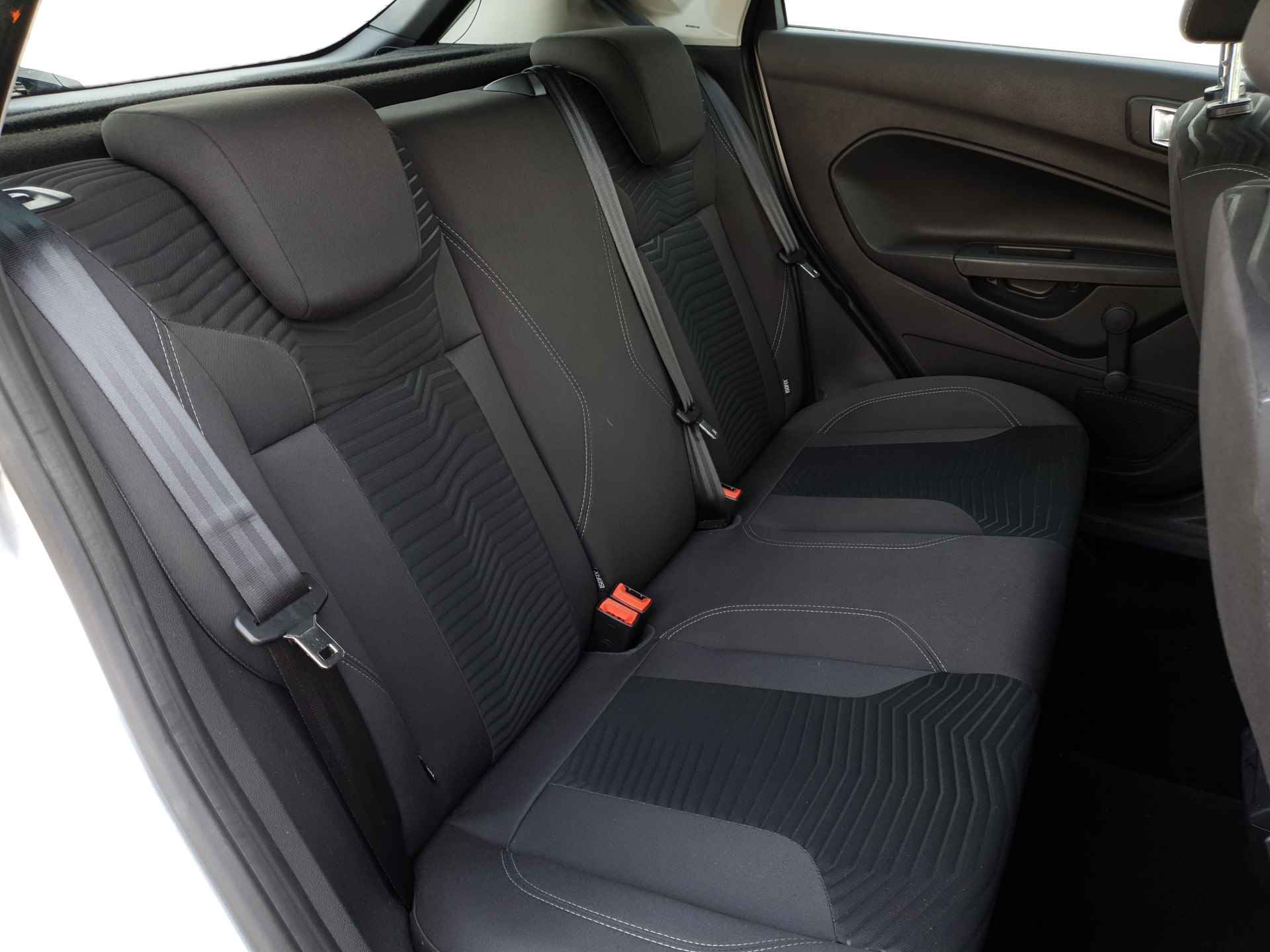 Ford Fiesta 1.6 Titanium | Distributieriem vervangen! | Airco | Verw. Voorruit | Parkeersensoren | Cruise Control - 32/33