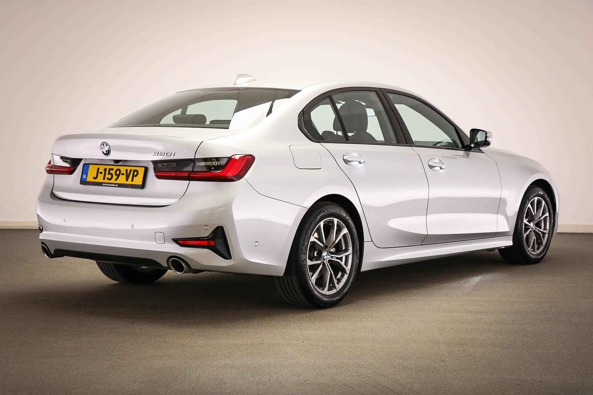 BMW 3-serie 320i Executive Edition | PARKING / SPORT LINE- PACK | HALF LEDER | CAMERA - 2/56