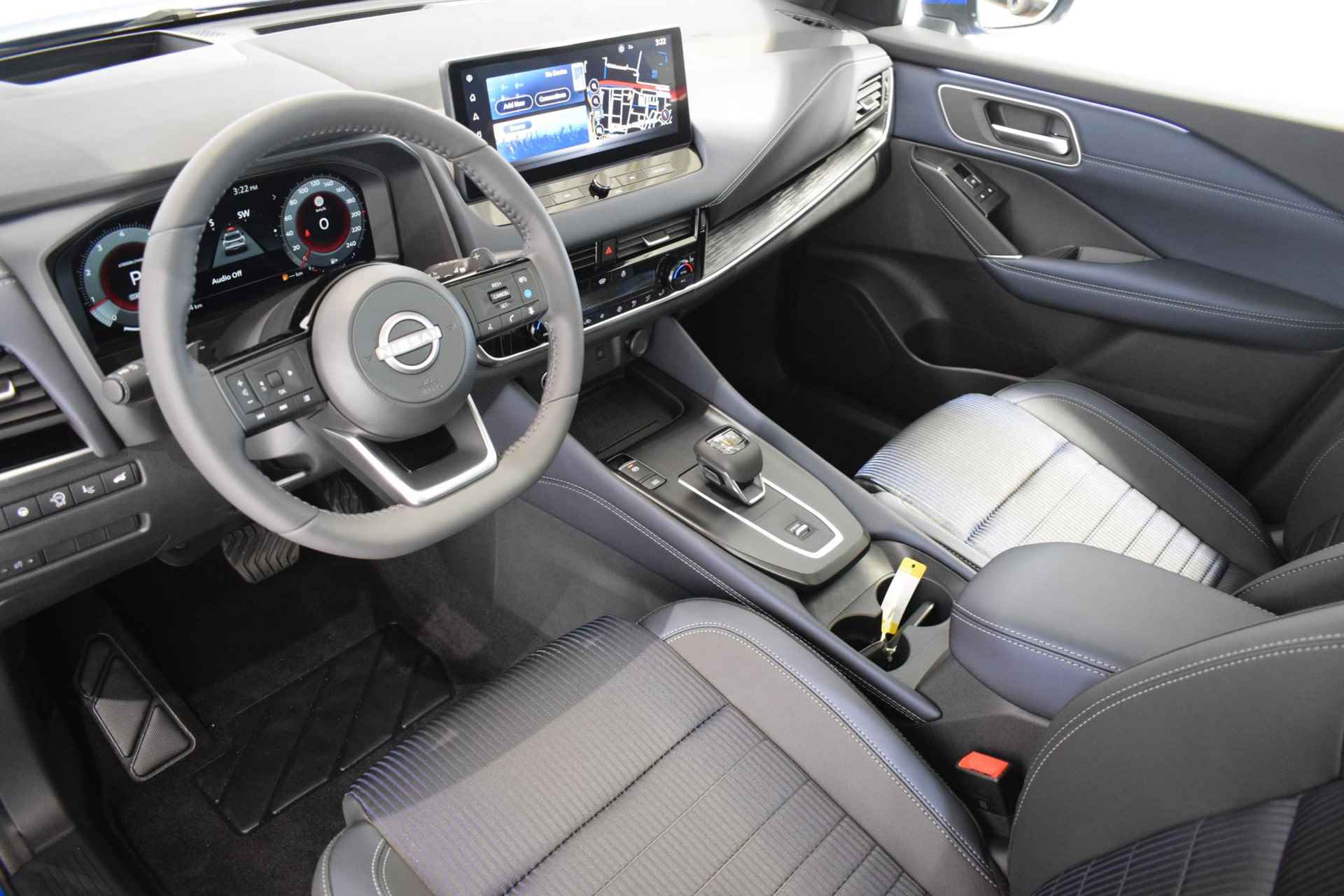 Nissan Qashqai 1.3 MHEV Xtronic Business Premium | Panorama dak | 360-Camera | Parkeersensoren | Dodehoek detectie | Stoel/Stuur/Voorruit verwarming | Head-up display | Elektrische achterklep | Adaptive cruise control | Elektrische bestuurdersstoel | - 20/63
