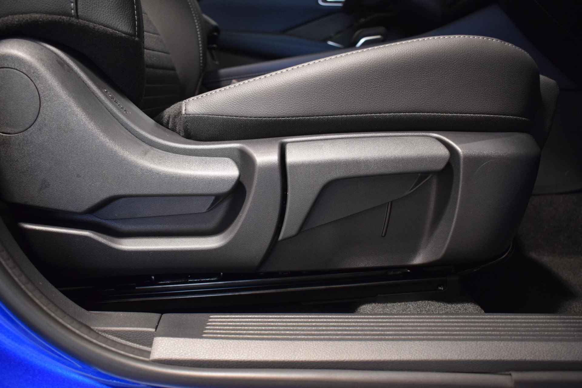 Nissan Qashqai 1.3 MHEV Xtronic Business Premium | Panorama dak | 360-Camera | Parkeersensoren | Dodehoek detectie | Stoel/Stuur/Voorruit verwarming | Head-up display | Elektrische achterklep | Adaptive cruise control | Elektrische bestuurdersstoel | - 25/63