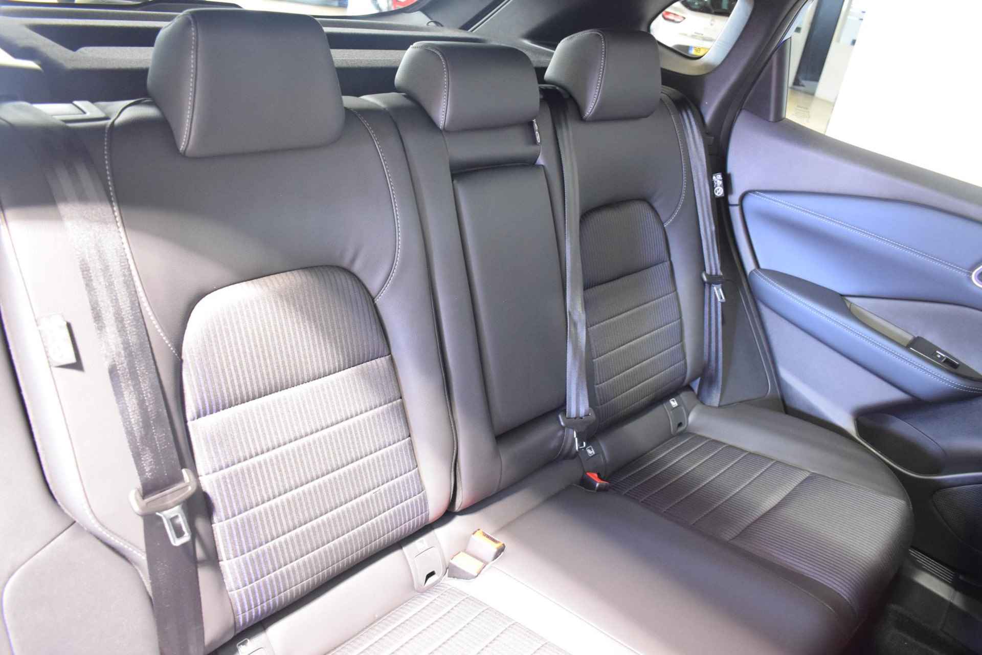 Nissan Qashqai 1.3 MHEV Xtronic Business Premium | Panorama dak | 360-Camera | Parkeersensoren | Dodehoek detectie | Stoel/Stuur/Voorruit verwarming | Head-up display | Elektrische achterklep | Adaptive cruise control | Elektrische bestuurdersstoel | - 26/63
