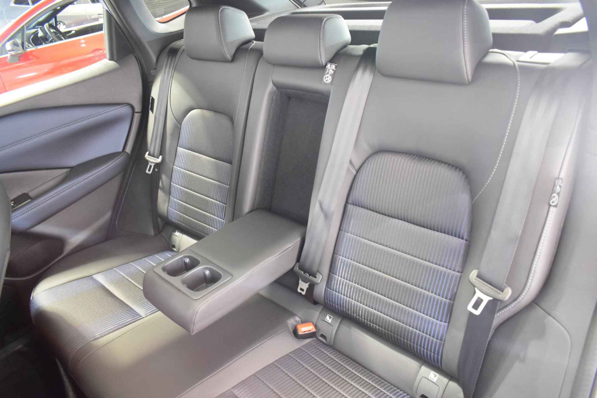 Nissan Qashqai 1.3 MHEV Xtronic Business Premium | Panorama dak | 360-Camera | Parkeersensoren | Dodehoek detectie | Stoel/Stuur/Voorruit verwarming | Head-up display | Elektrische achterklep | Adaptive cruise control | Elektrische bestuurdersstoel | - 27/63