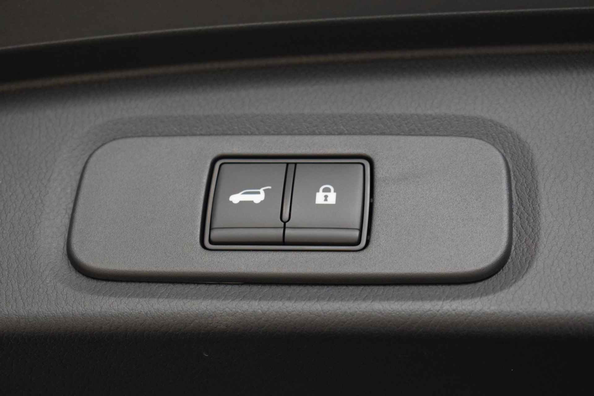 Nissan Qashqai 1.3 MHEV Xtronic Business Premium | Panorama dak | 360-Camera | Parkeersensoren | Dodehoek detectie | Stoel/Stuur/Voorruit verwarming | Head-up display | Elektrische achterklep | Adaptive cruise control | Elektrische bestuurdersstoel | - 30/63