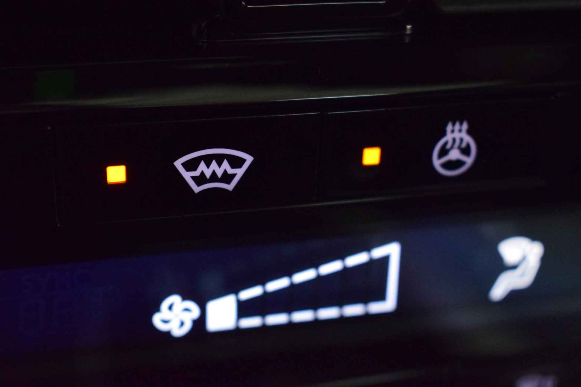 Nissan Qashqai 1.3 MHEV Xtronic Business Premium | Panorama dak | 360-Camera | Parkeersensoren | Dodehoek detectie | Stoel/Stuur/Voorruit verwarming | Head-up display | Elektrische achterklep | Adaptive cruise control | Elektrische bestuurdersstoel | - 44/63