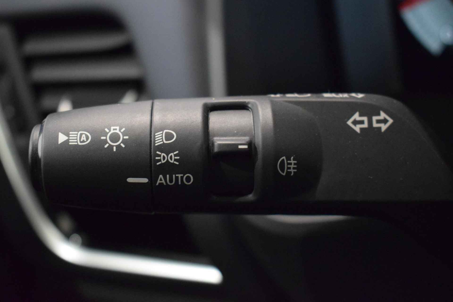 Nissan Qashqai 1.3 MHEV Xtronic Business Premium | Panorama dak | 360-Camera | Parkeersensoren | Dodehoek detectie | Stoel/Stuur/Voorruit verwarming | Head-up display | Elektrische achterklep | Adaptive cruise control | Elektrische bestuurdersstoel | - 53/63
