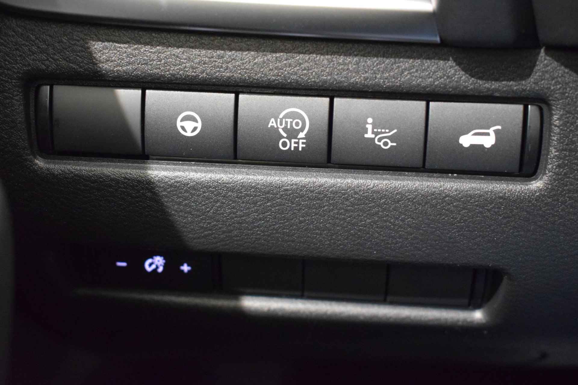 Nissan Qashqai 1.3 MHEV Xtronic Business Premium | Panorama dak | 360-Camera | Parkeersensoren | Dodehoek detectie | Stoel/Stuur/Voorruit verwarming | Head-up display | Elektrische achterklep | Adaptive cruise control | Elektrische bestuurdersstoel | - 56/63