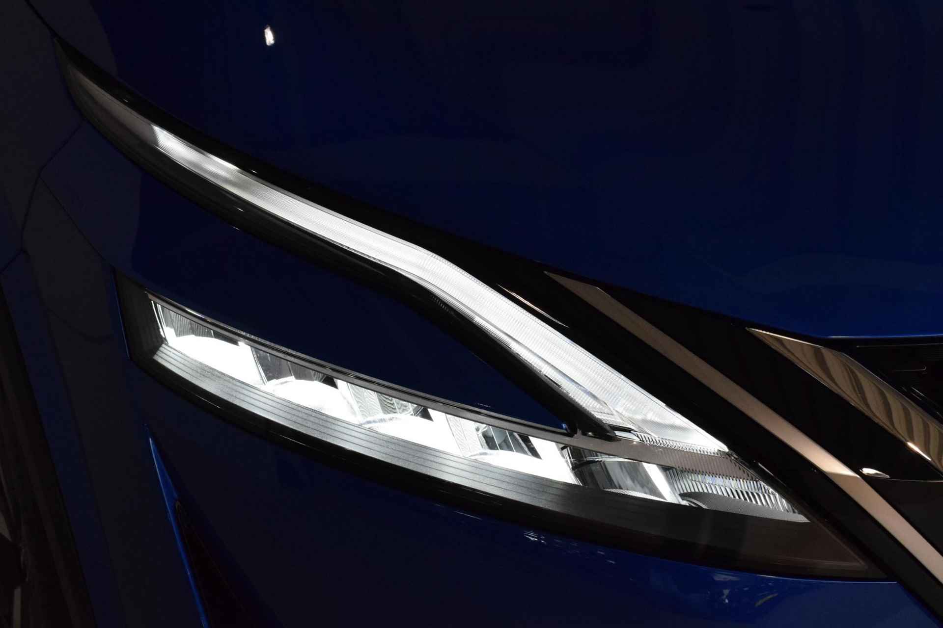 Nissan Qashqai 1.3 MHEV Xtronic Business Premium | Panorama dak | 360-Camera | Parkeersensoren | Dodehoek detectie | Stoel/Stuur/Voorruit verwarming | Head-up display | Elektrische achterklep | Adaptive cruise control | Elektrische bestuurdersstoel | - 11/63