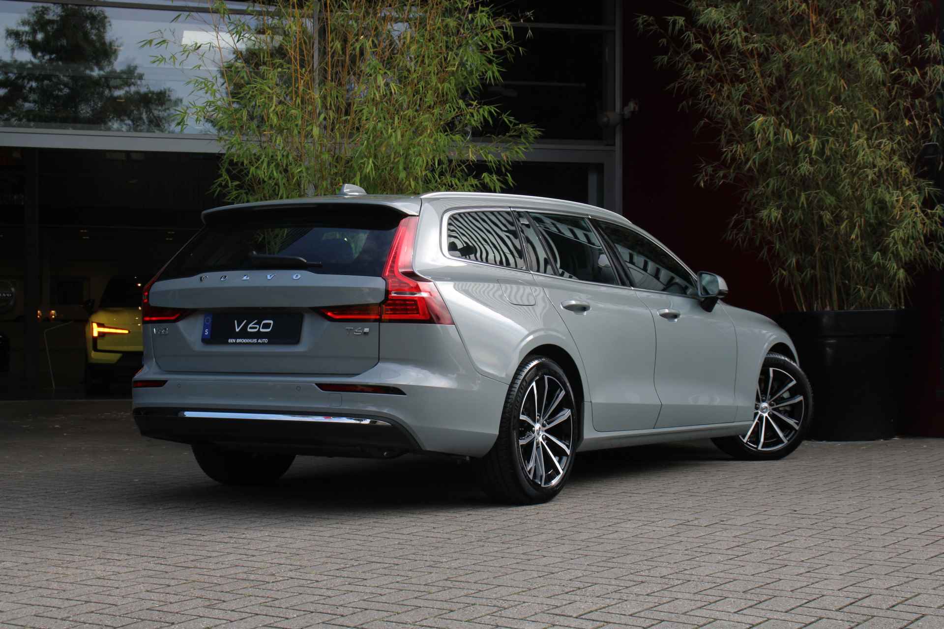 Volvo V60 T6 Recharge AWD 350pk Essential Bright | Camera | Stuur/stoelverwarming | Climate Pack - 3/15