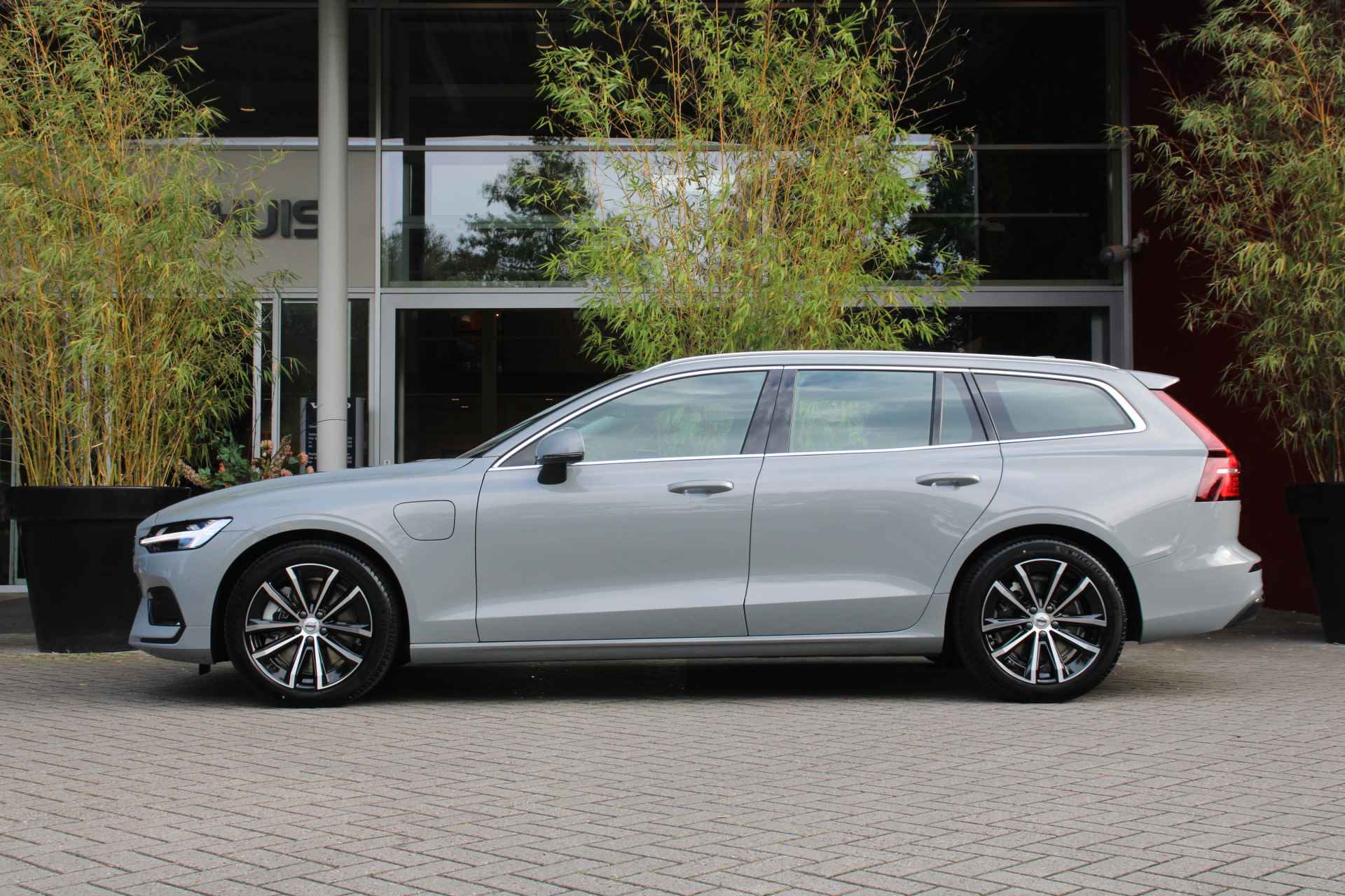 Volvo V60 T6 Recharge AWD 350pk Essential Bright | Camera | Stuur/stoelverwarming | Climate Pack - 5/15