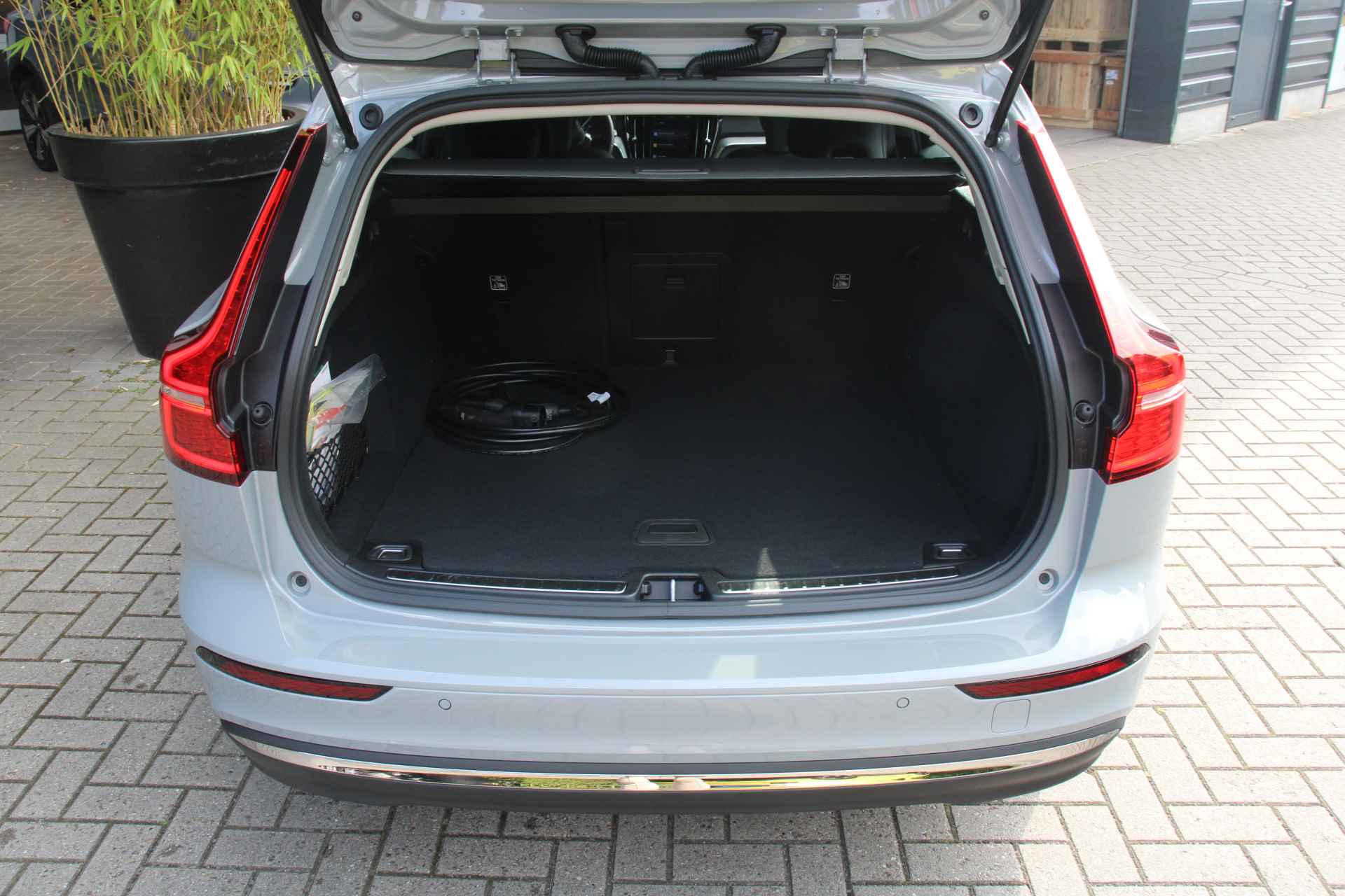 Volvo V60 T6 Recharge AWD 350pk Essential Bright | Camera | Stuur/stoelverwarming | Climate Pack - 8/15