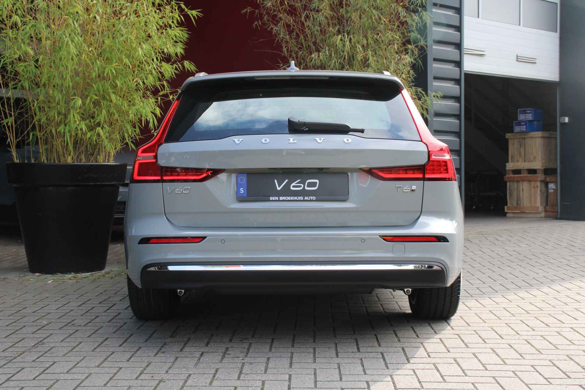 Volvo V60 T6 Recharge AWD 350pk Essential Bright | Camera | Stuur/stoelverwarming | Climate Pack - 10/15