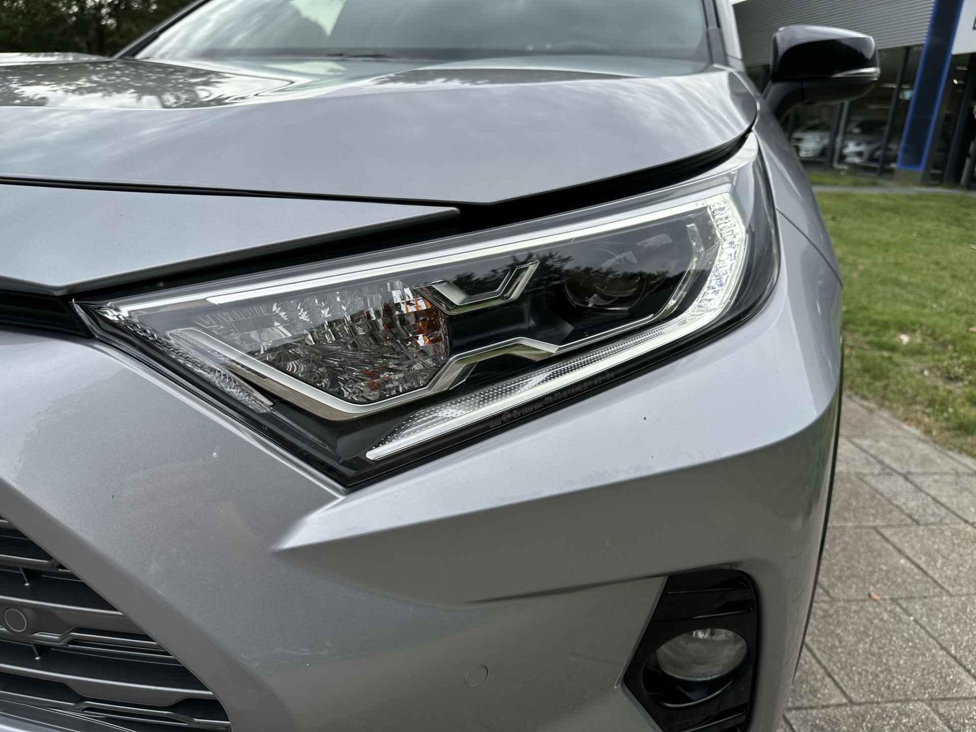 Toyota RAV4 2.5 Hybrid Bi-Tone | Pano | RCTA | H. Leder | CarPlay! - 5/29