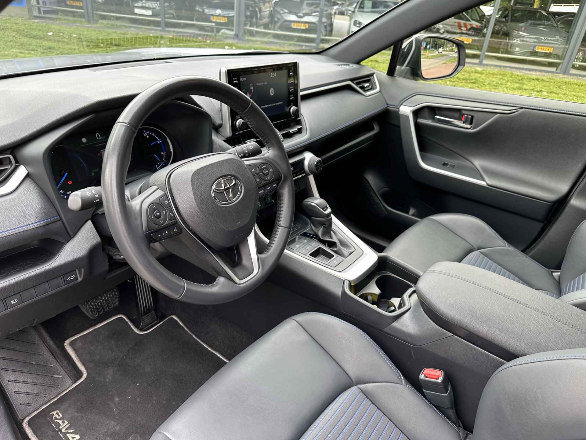 Toyota RAV4 2.5 Hybrid Bi-Tone | Pano | RCTA | H. Leder | CarPlay! - 11/29