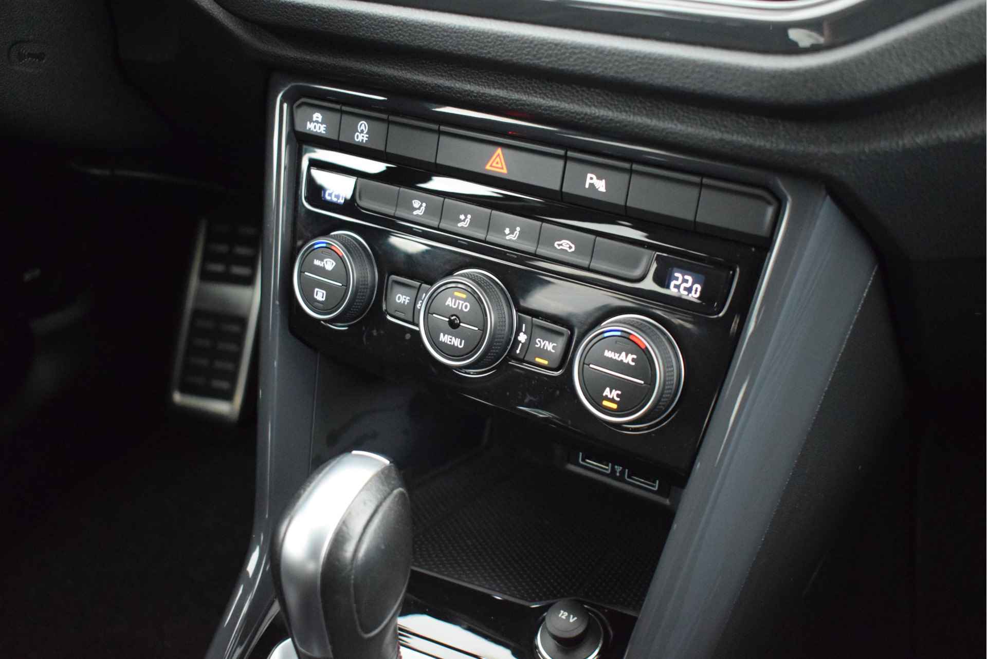 Volkswagen T-Roc 1.5 TSI 150pk DSG R-Line Sport Camera Keyless Beats Virtual Cockpit Navigatie - 35/47